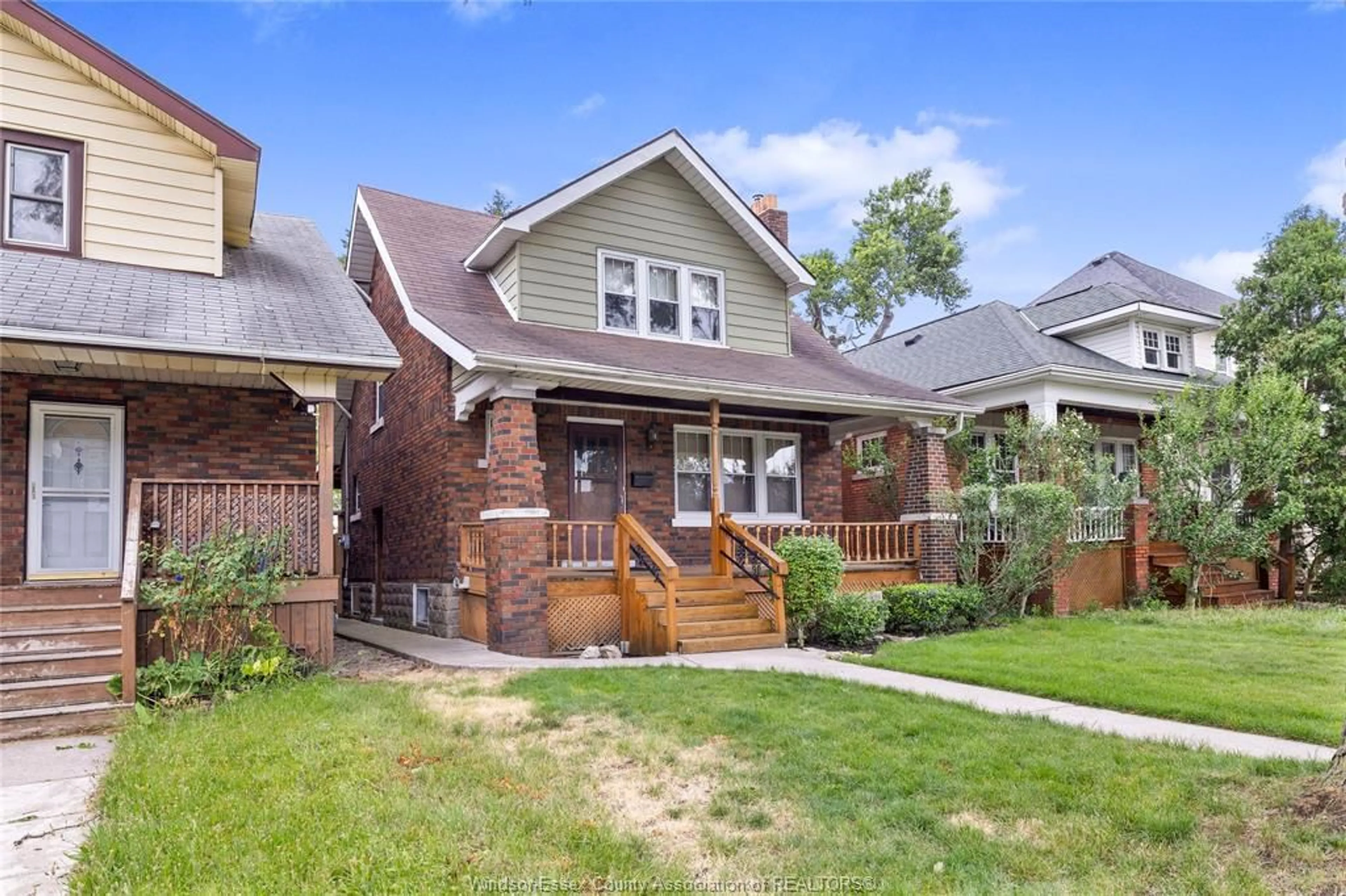 Home with brick exterior material, street for 947 BRUCE Ave, Windsor Ontario N9A 4X8