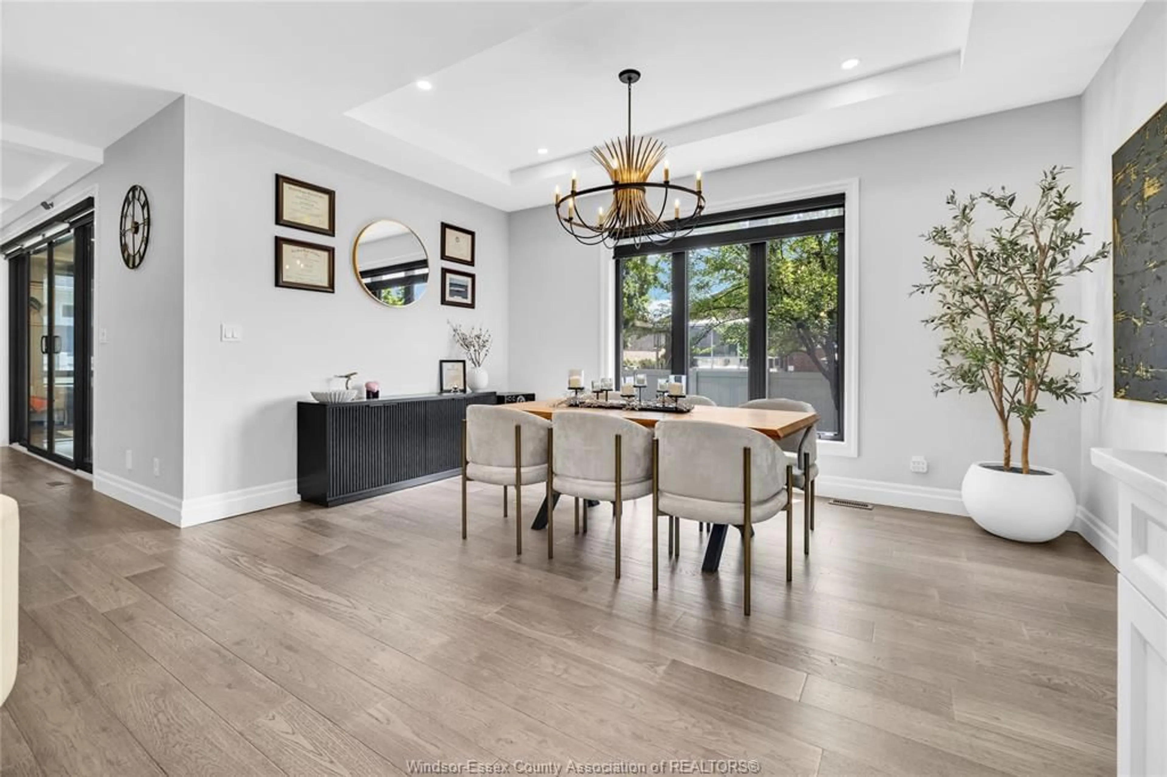 Dining room, wood/laminate floor for 256 XAVIER Cir, Lakeshore Ontario N0R 1A0