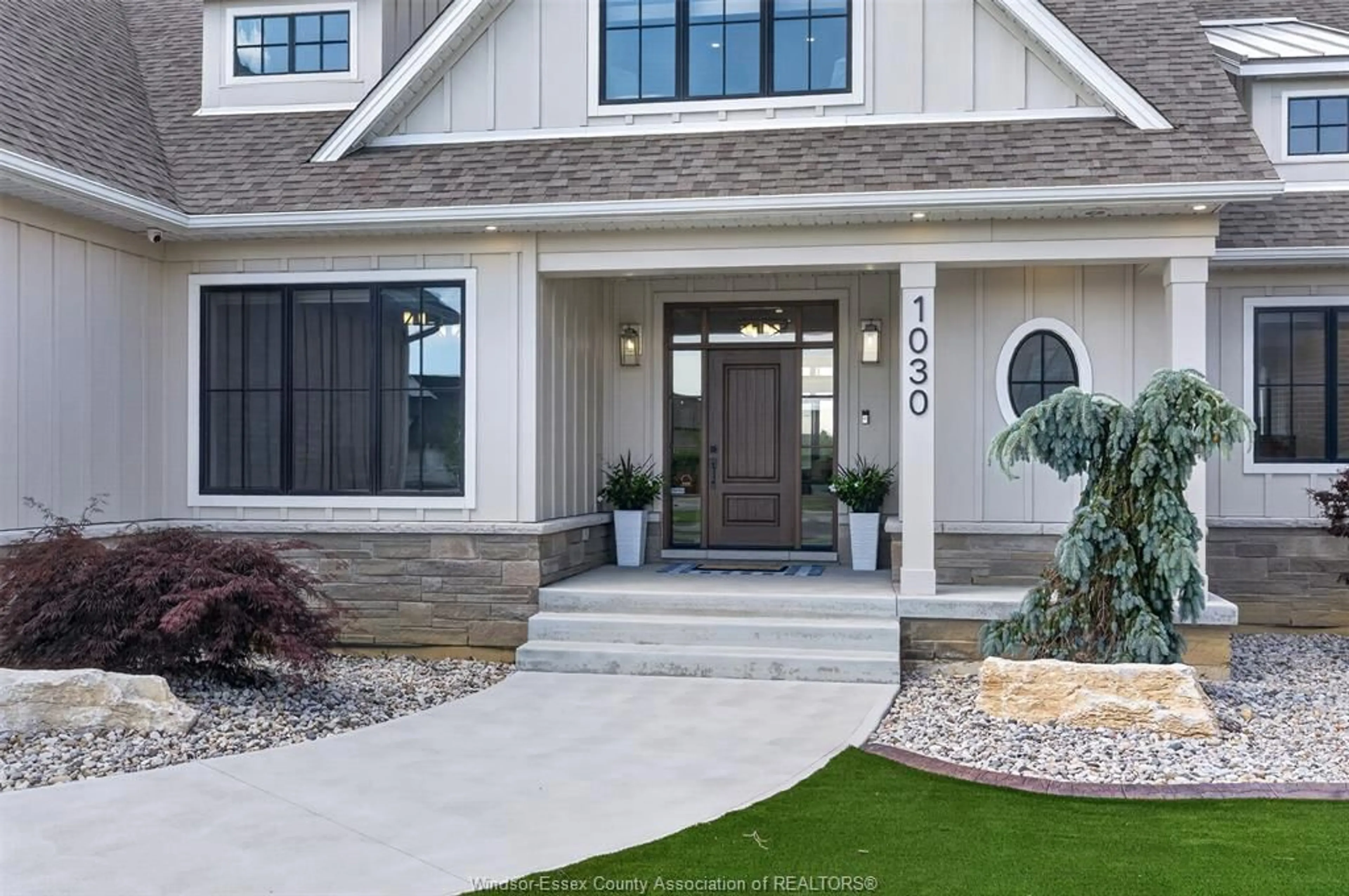 Home with vinyl exterior material, unknown for 1030 LARK St, LaSalle Ontario N9H 0G1
