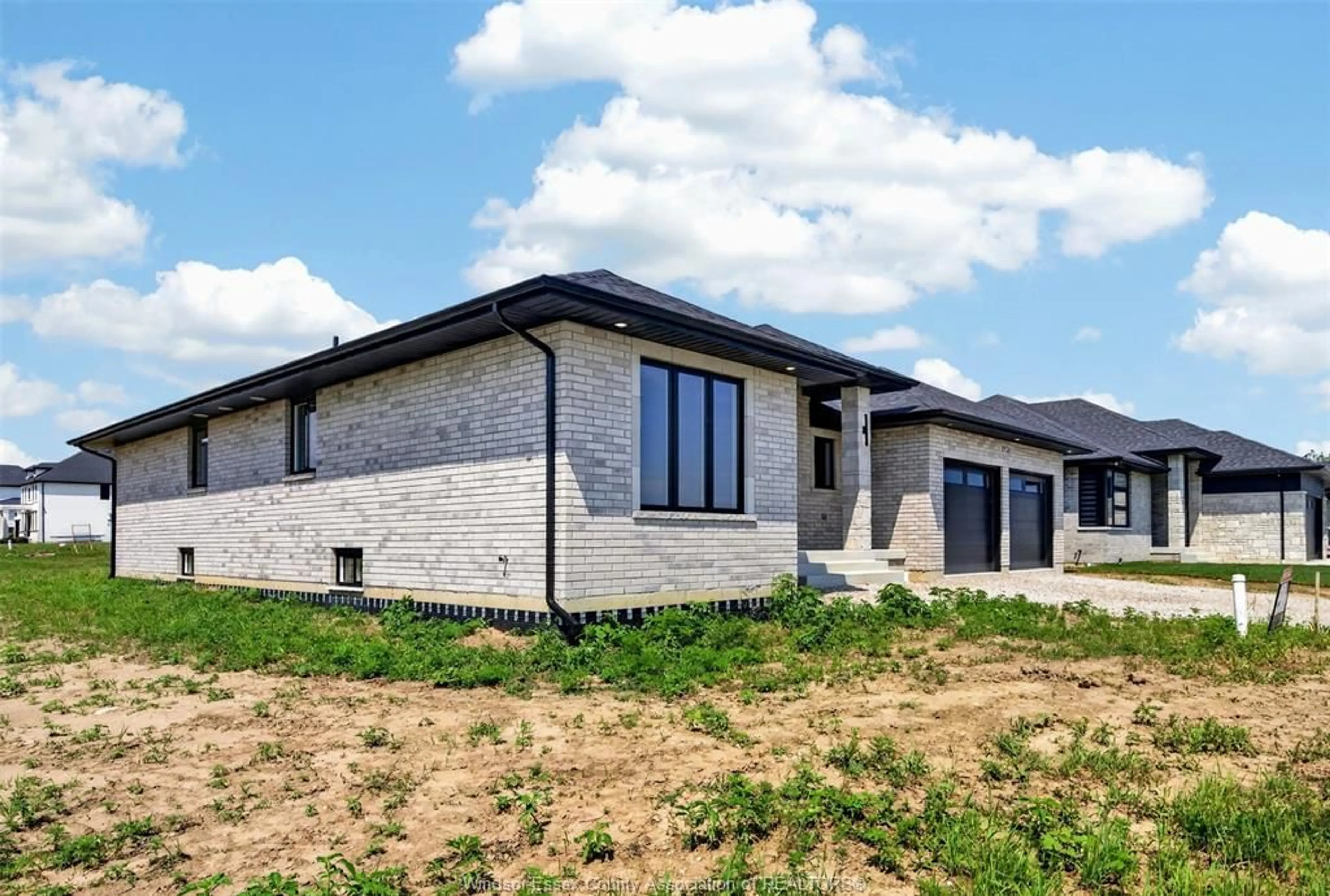 Home with brick exterior material, building for 1924 SANNITA, Kingsville Ontario N9Y 0G5