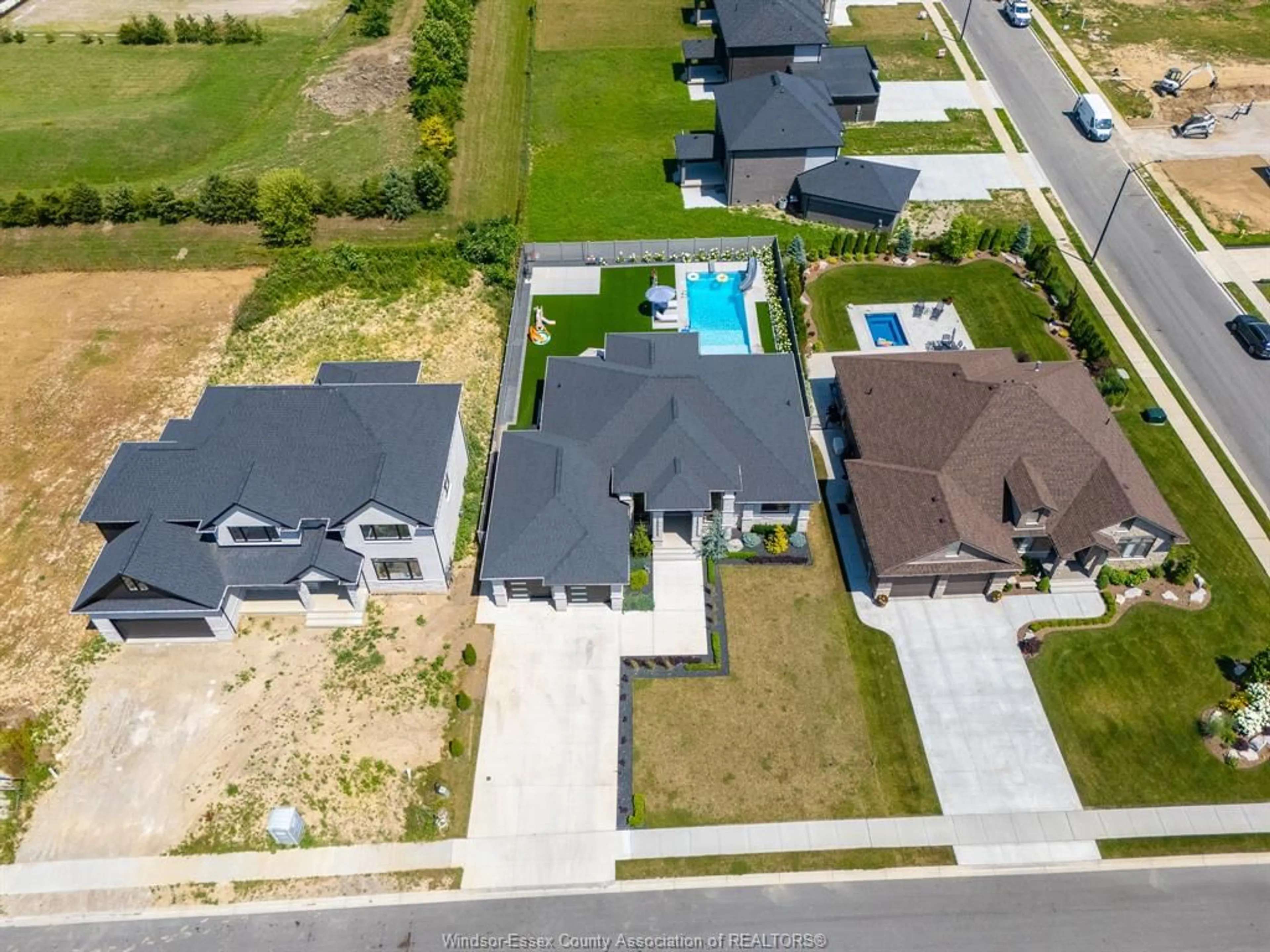 A pic from outside/outdoor area/front of a property/back of a property/a pic from drone, street for 155 Grandview Ave, Kingsville Ontario N9Y 0C8