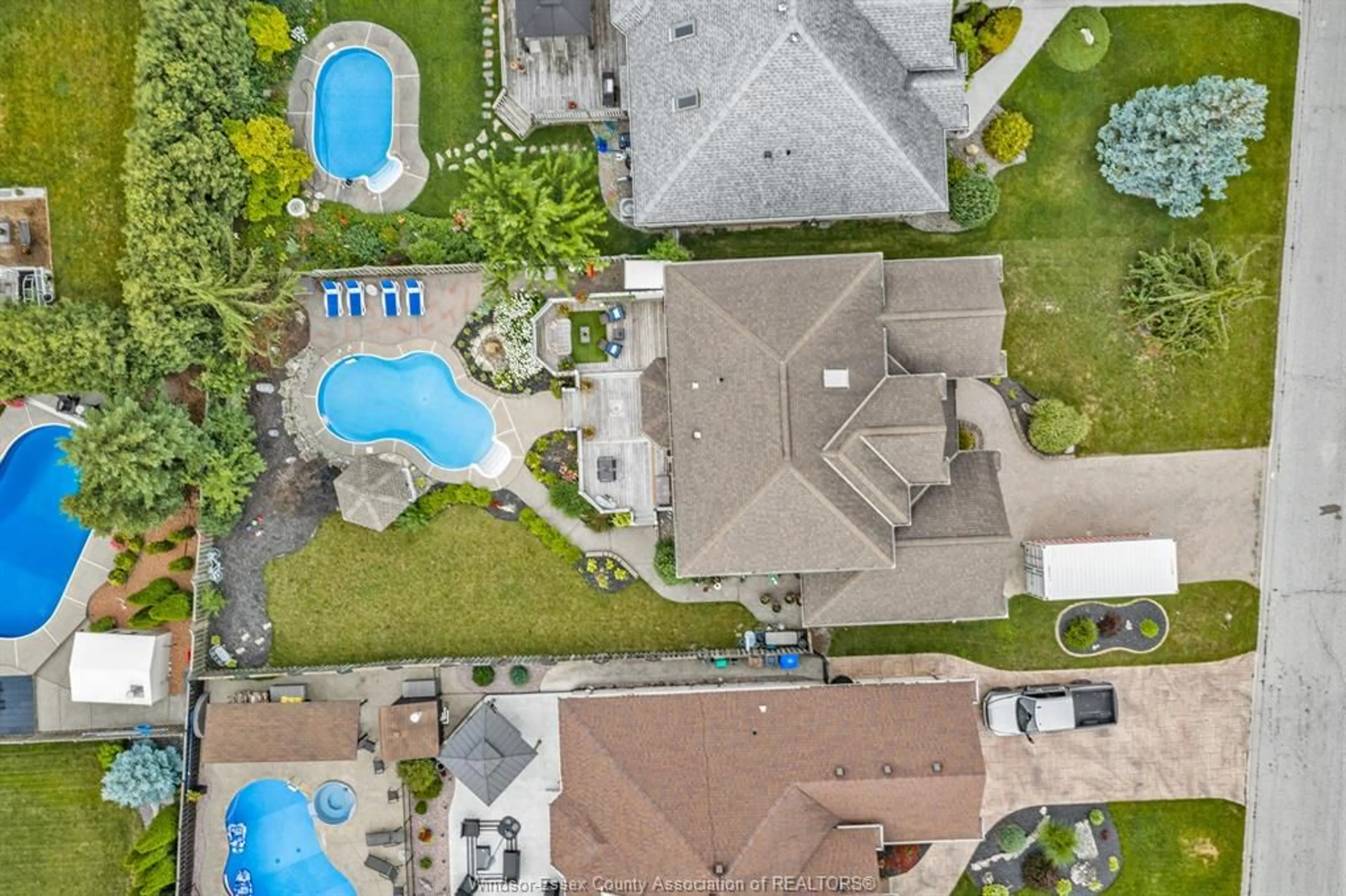 A pic from outside/outdoor area/front of a property/back of a property/a pic from drone, water/lake/river/ocean view for 619 WRIGHT Lane, Lakeshore Ontario N8L 1A2
