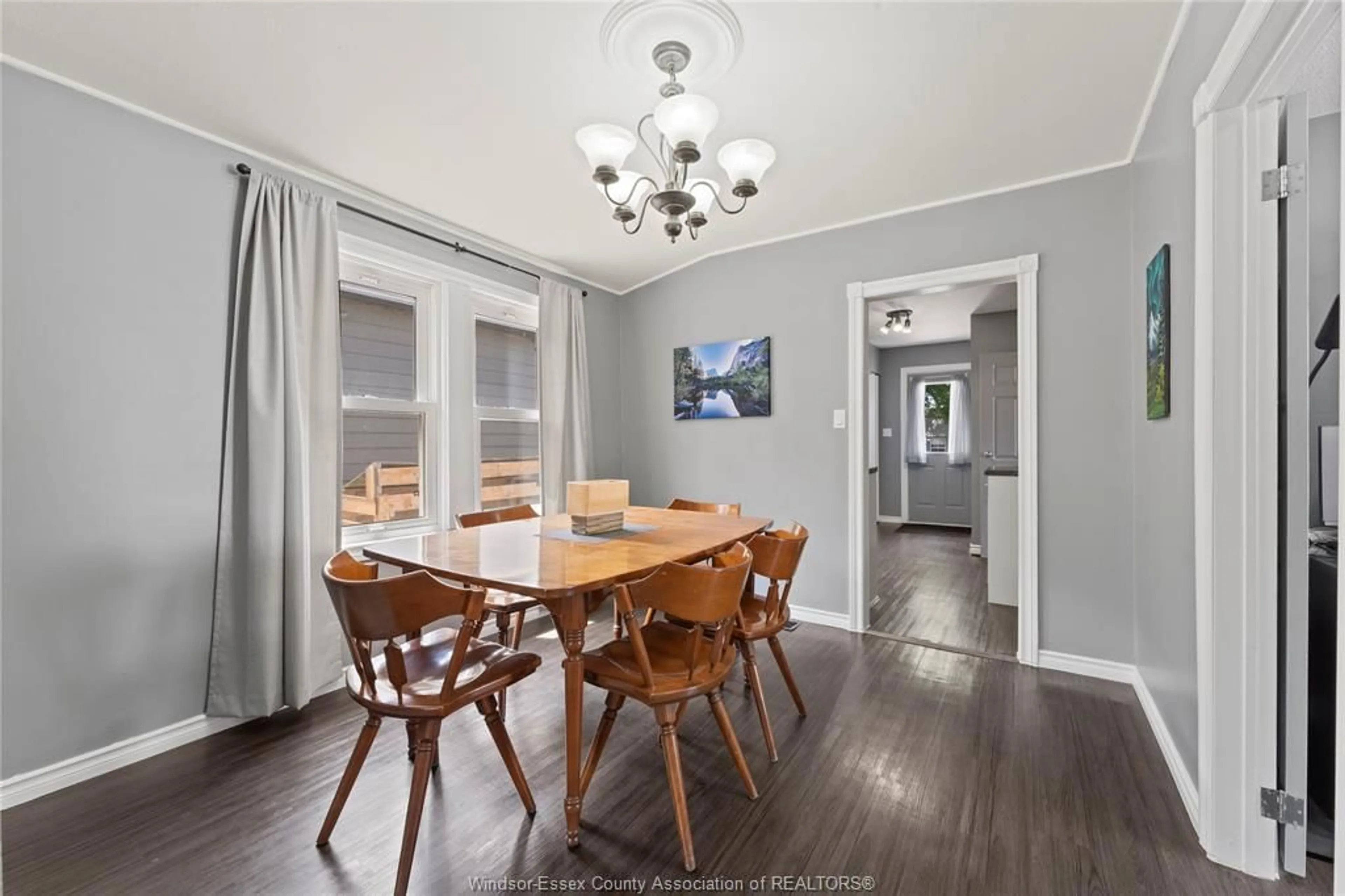 Dining room, wood/laminate floor for 729 William St., Tecumseh Ontario N8N 2A2