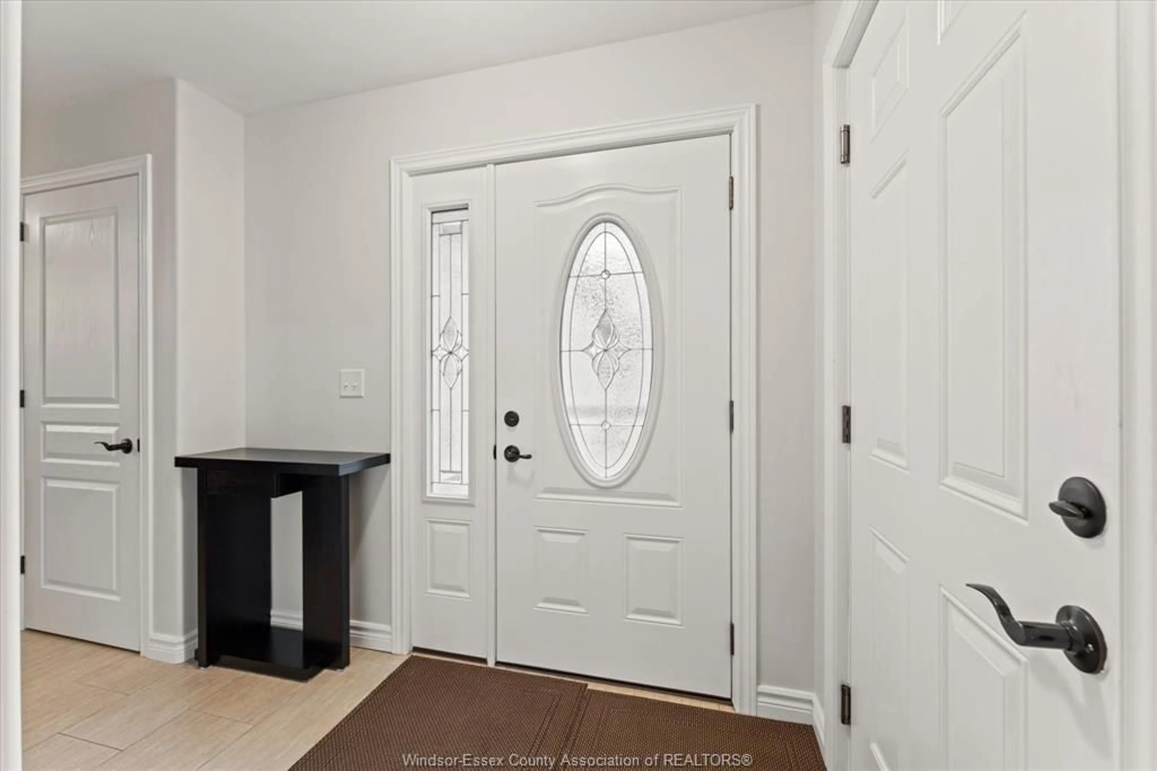 Indoor entryway for 357 BOISMIER Ave, LaSalle Ontario N9J 0B7