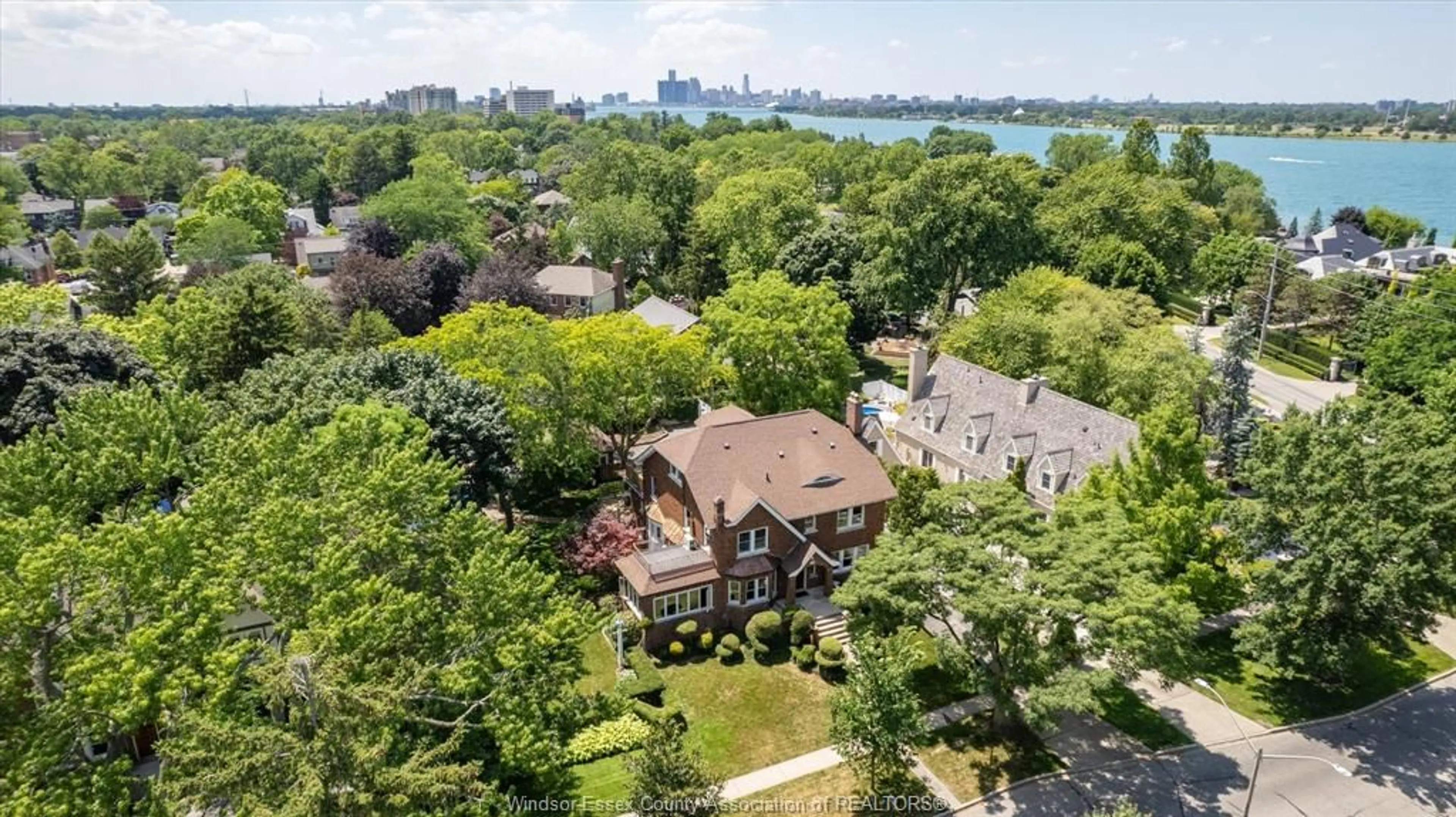 A pic from outside/outdoor area/front of a property/back of a property/a pic from drone, water/lake/river/ocean view for 219 JEFFERSON, Windsor Ontario N8S 2P5