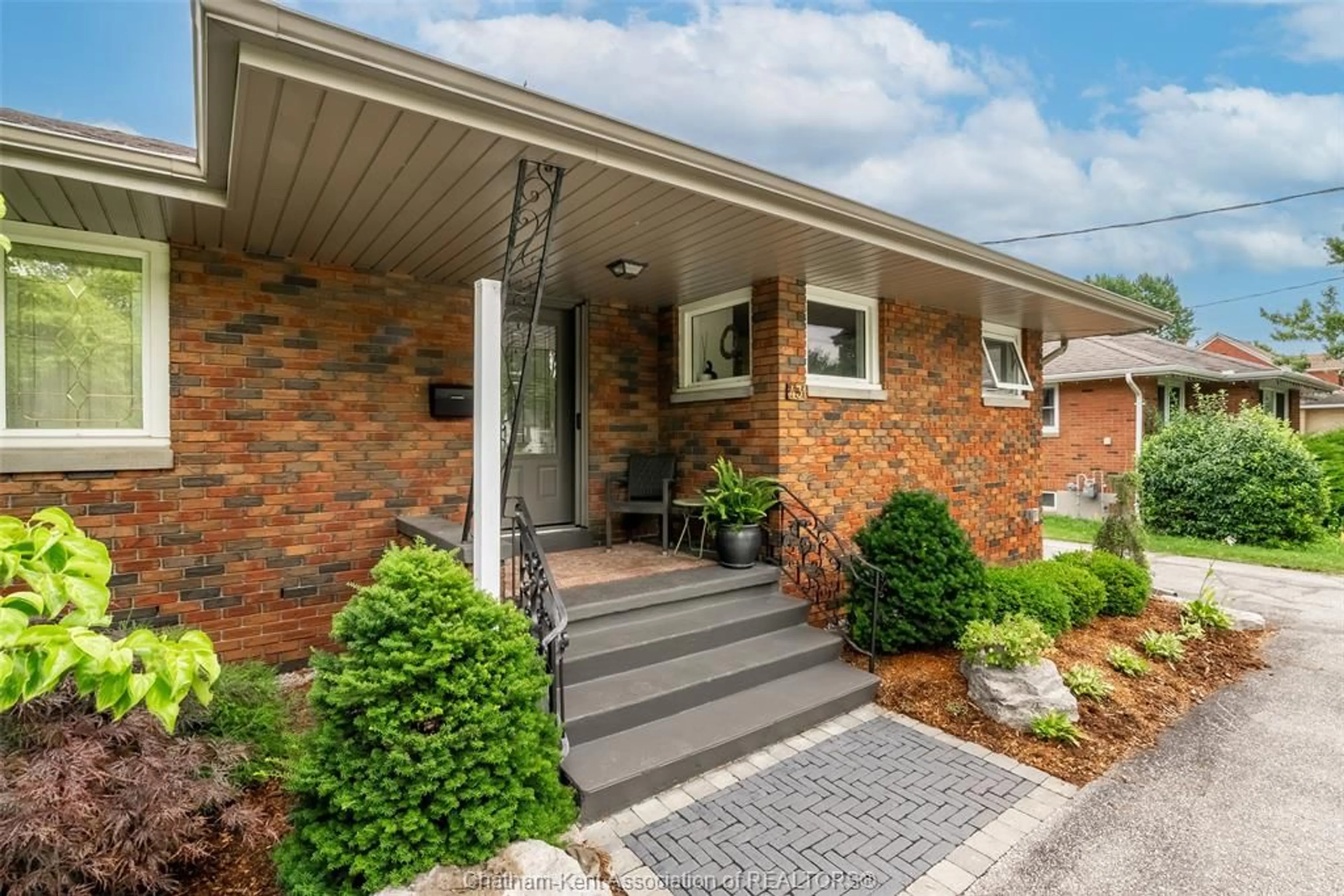 Home with brick exterior material, street for 431 Victoria Ave, Chatham Ontario N7L 3B2