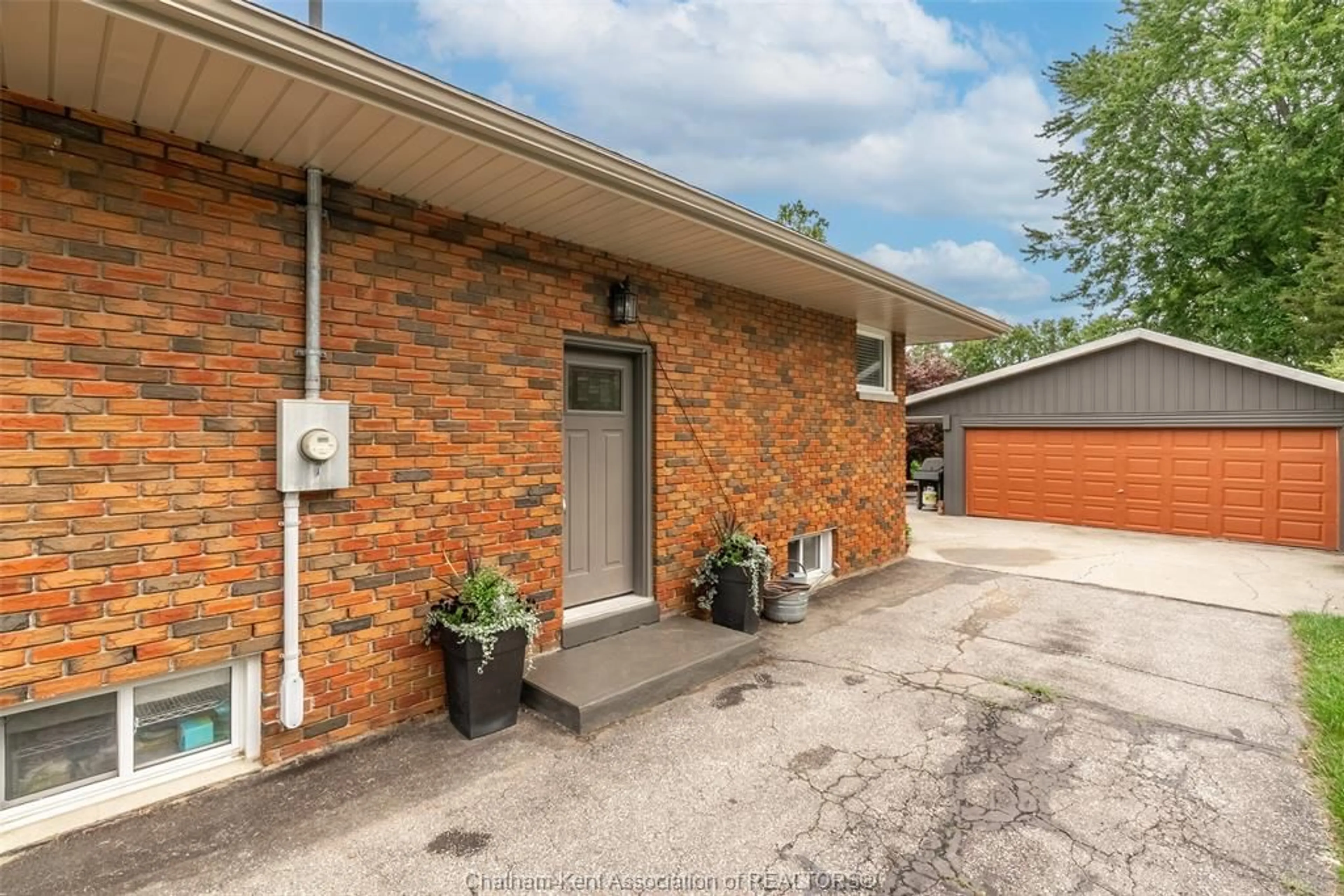 Home with brick exterior material, street for 431 Victoria Ave, Chatham Ontario N7L 3B2