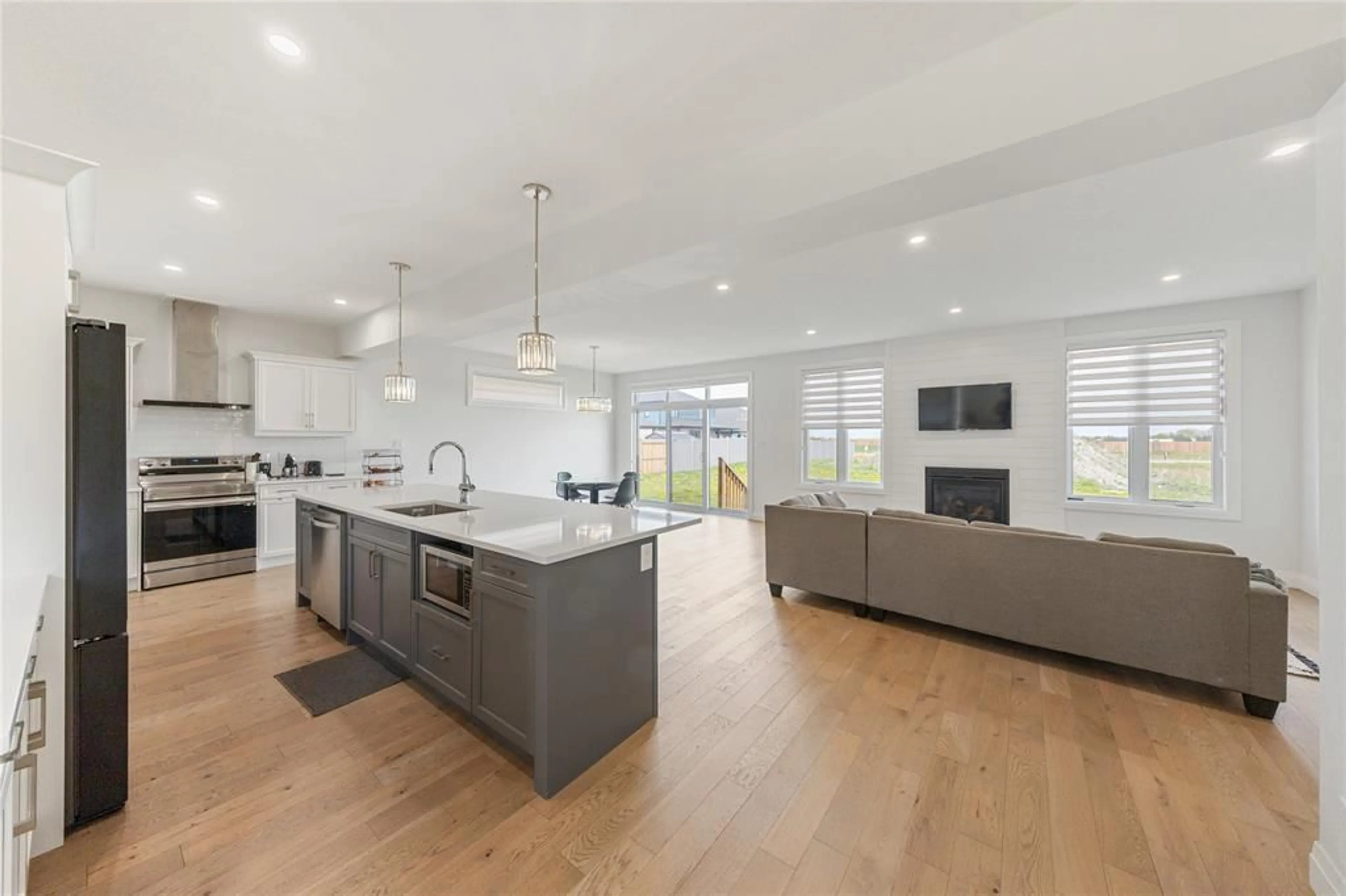 Open concept kitchen, unknown for 608 SWEETBAY Cres, Sarnia Ontario N7S 0A8