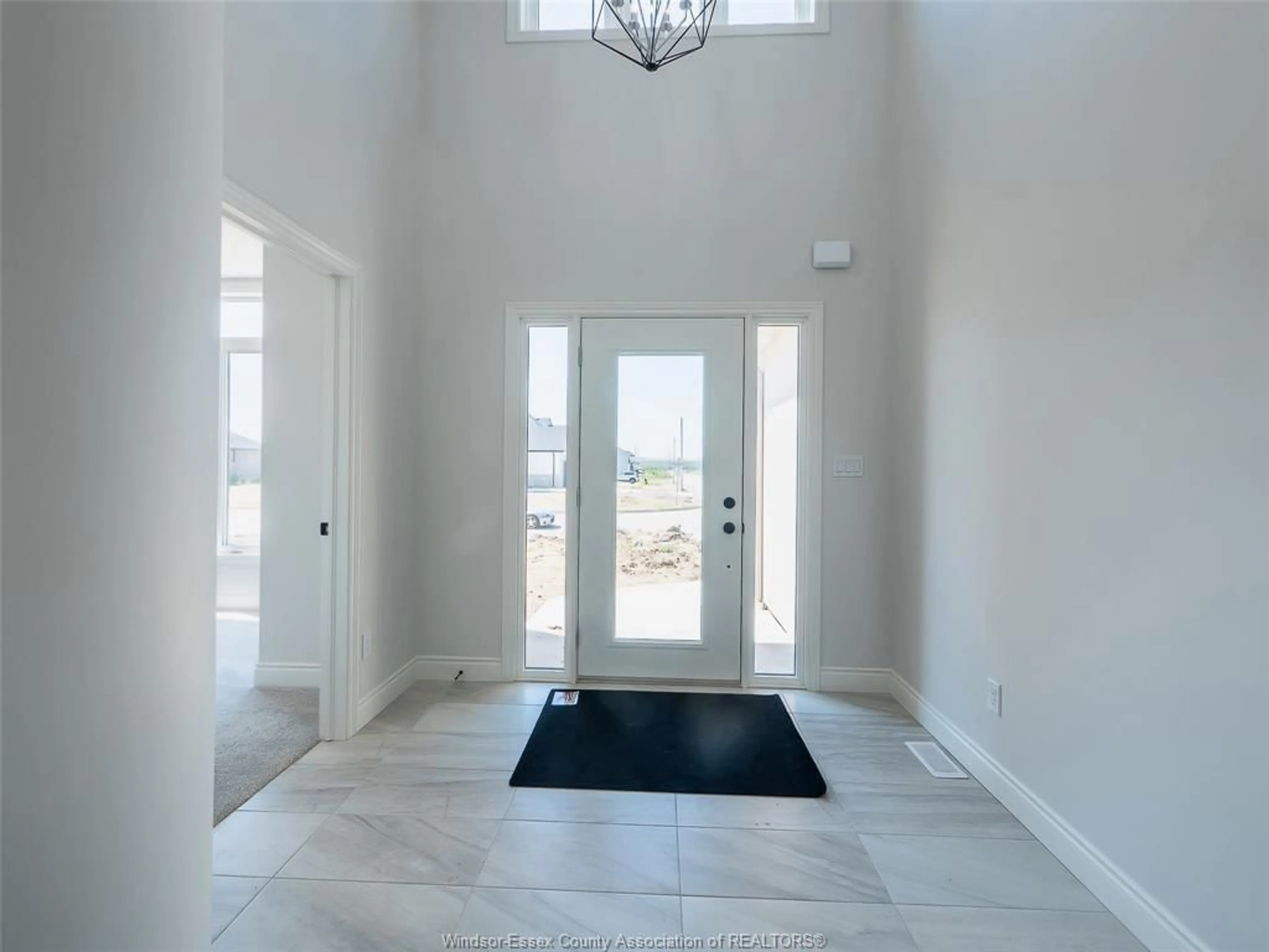 Indoor entryway for 1892 VILLA CANAL, Kingsville Ontario N0P 2G0