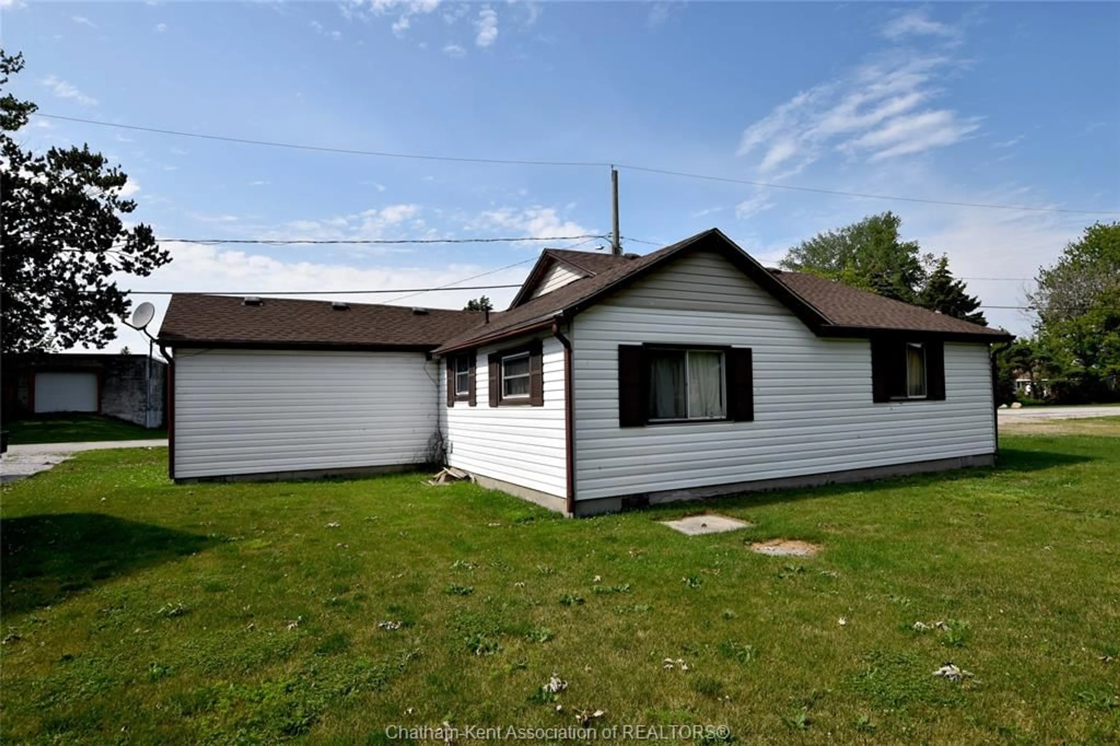 A pic from outside/outdoor area/front of a property/back of a property/a pic from drone, building for 1125 Kerr Ave, Erieau Ontario N0P 1A0