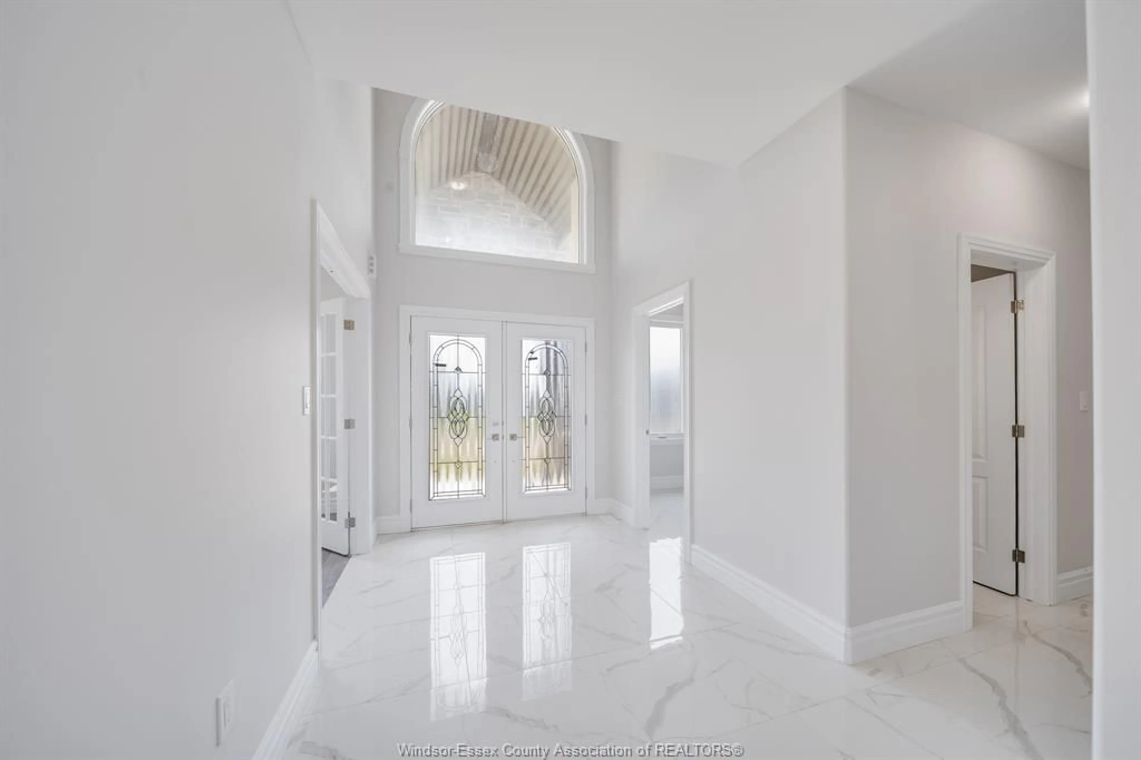 Indoor foyer for 56 NOBLE Crt, Amherstburg Ontario N9V 0G8