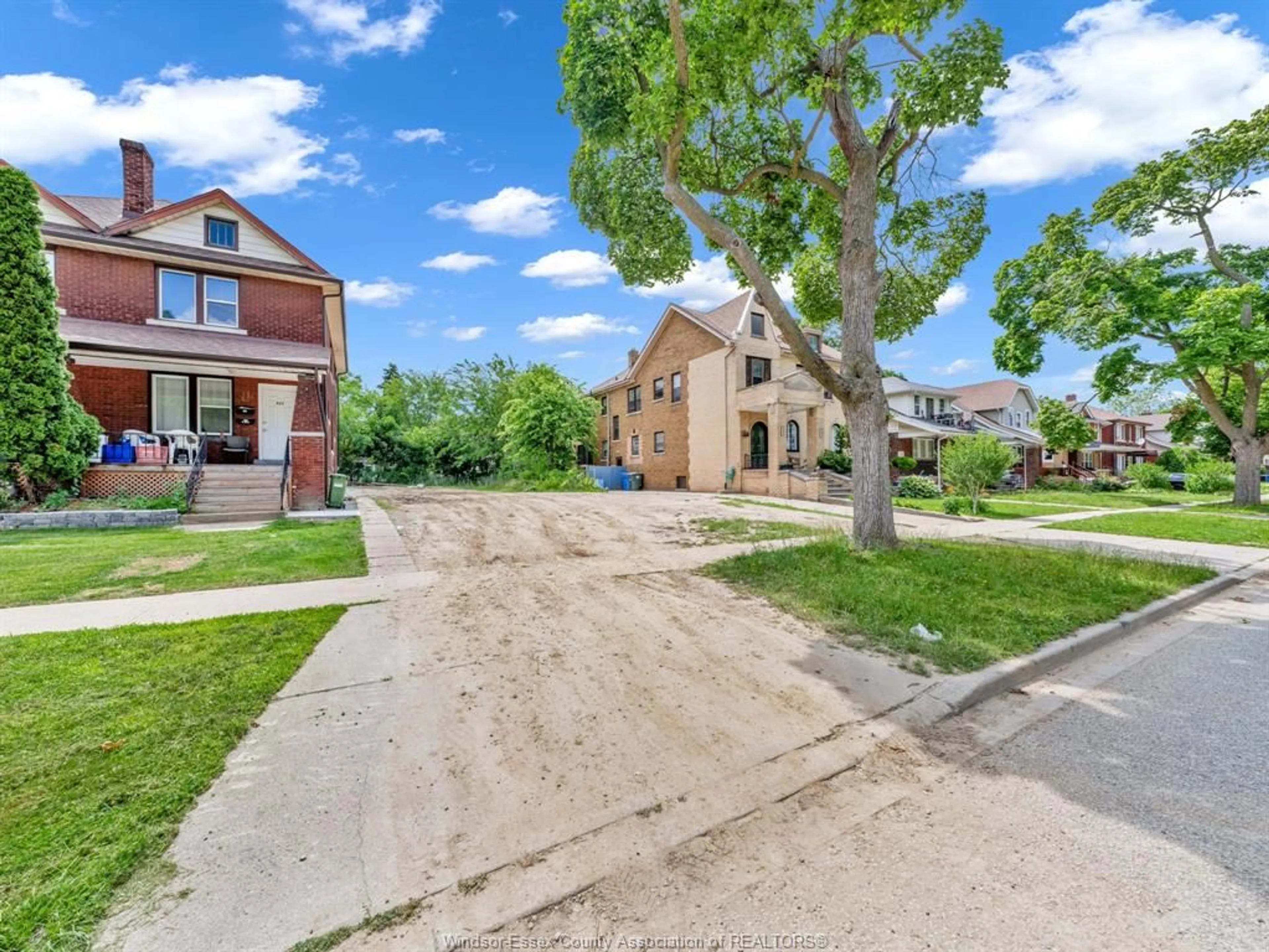 A pic from outside/outdoor area/front of a property/back of a property/a pic from drone, street for 421 PARTINGTON Ave, Windsor Ontario N8W 3S1