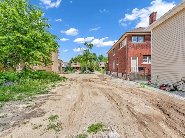 421 PARTINGTON Ave, Windsor 5