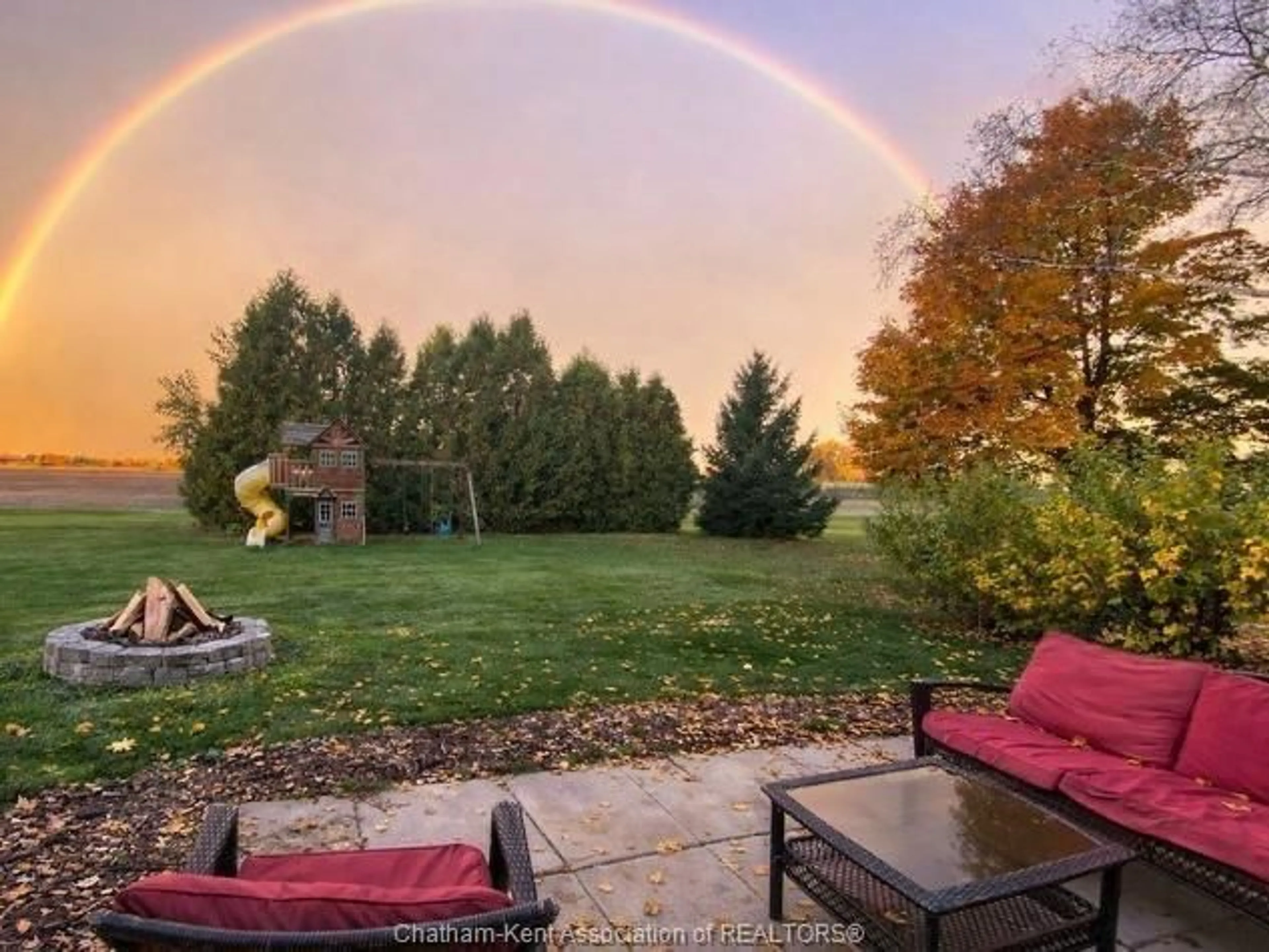A pic from outside/outdoor area/front of a property/back of a property/a pic from drone, water/lake/river/ocean view for 622 Sandra Cres, Wallaceburg Ontario N8A 2C6