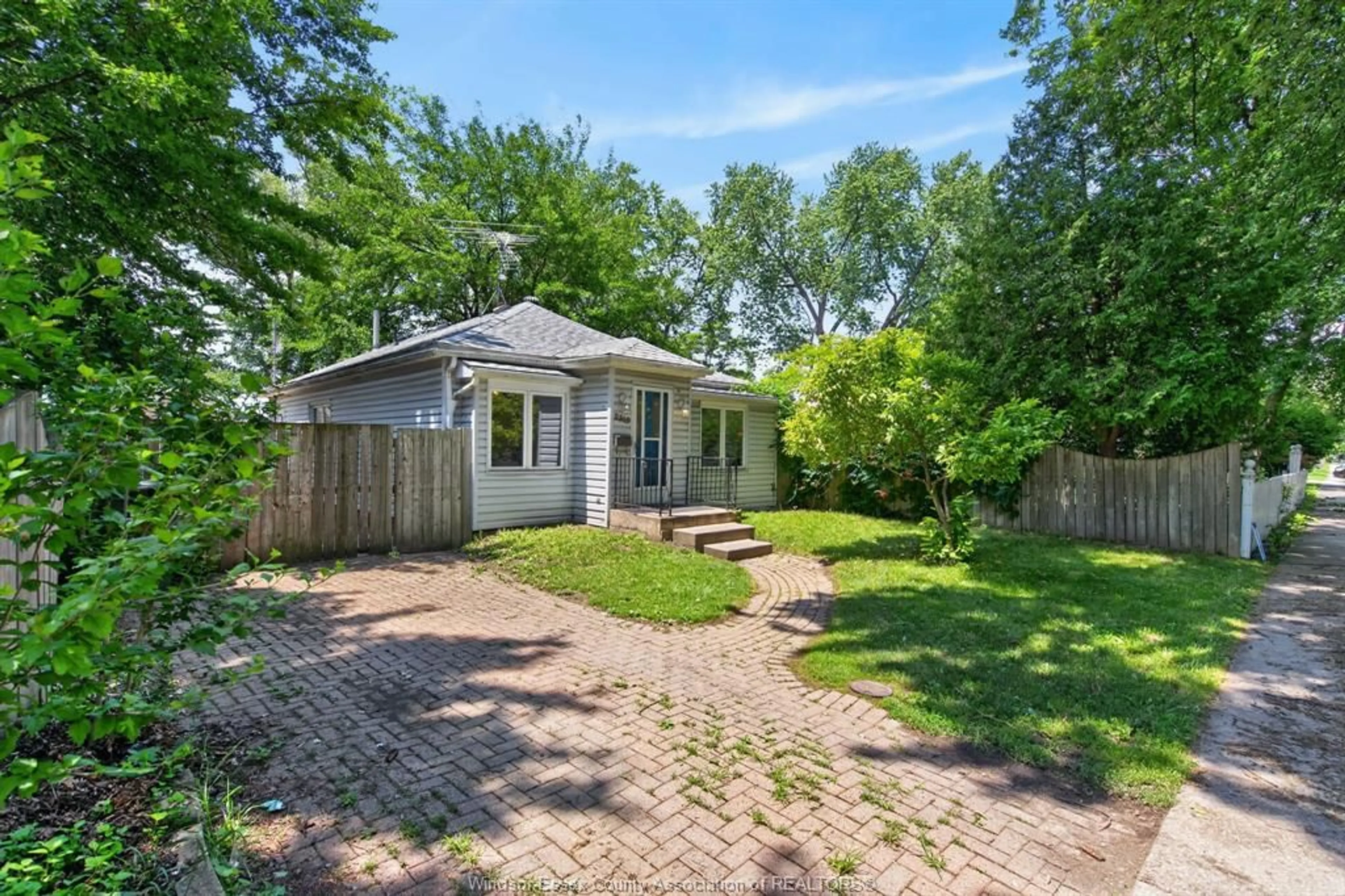 Unknown for 2315 Charl Ave, Windsor Ontario N8X 2A1