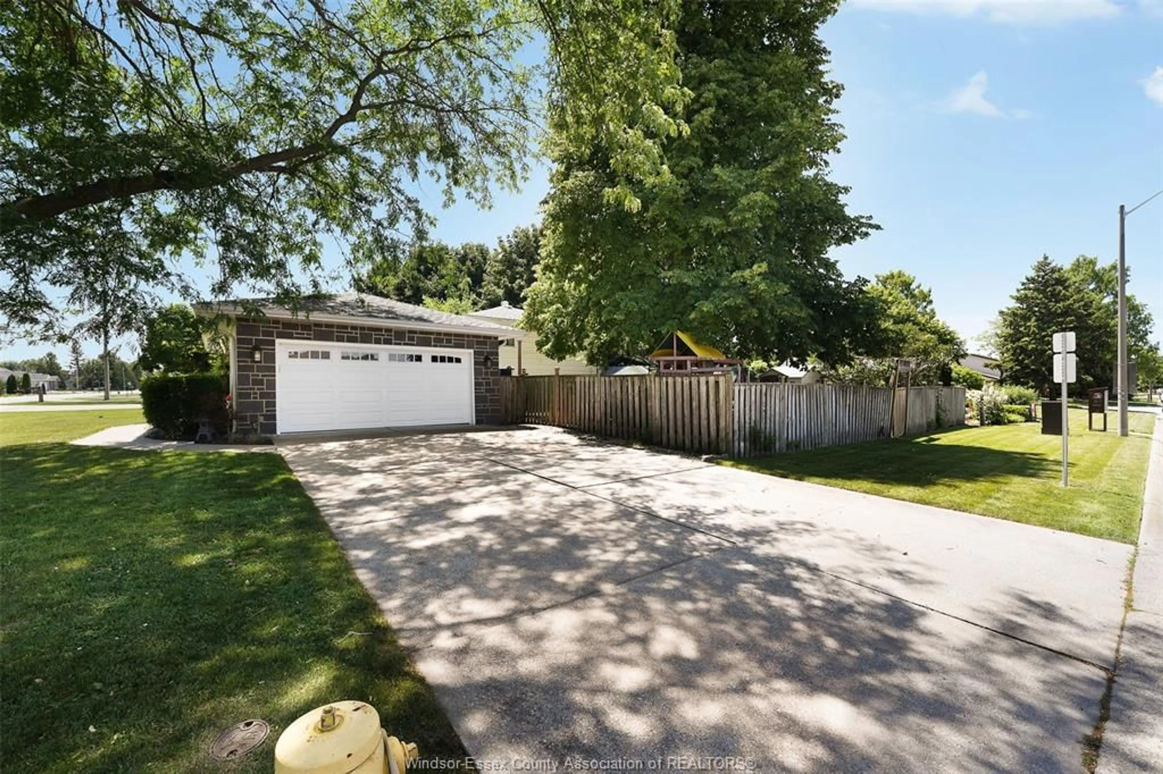 A pic from outside/outdoor area/front of a property/back of a property/a pic from drone, street for 3966 CONCESSION RD 3, Amherstburg Ontario N9V 2Y9