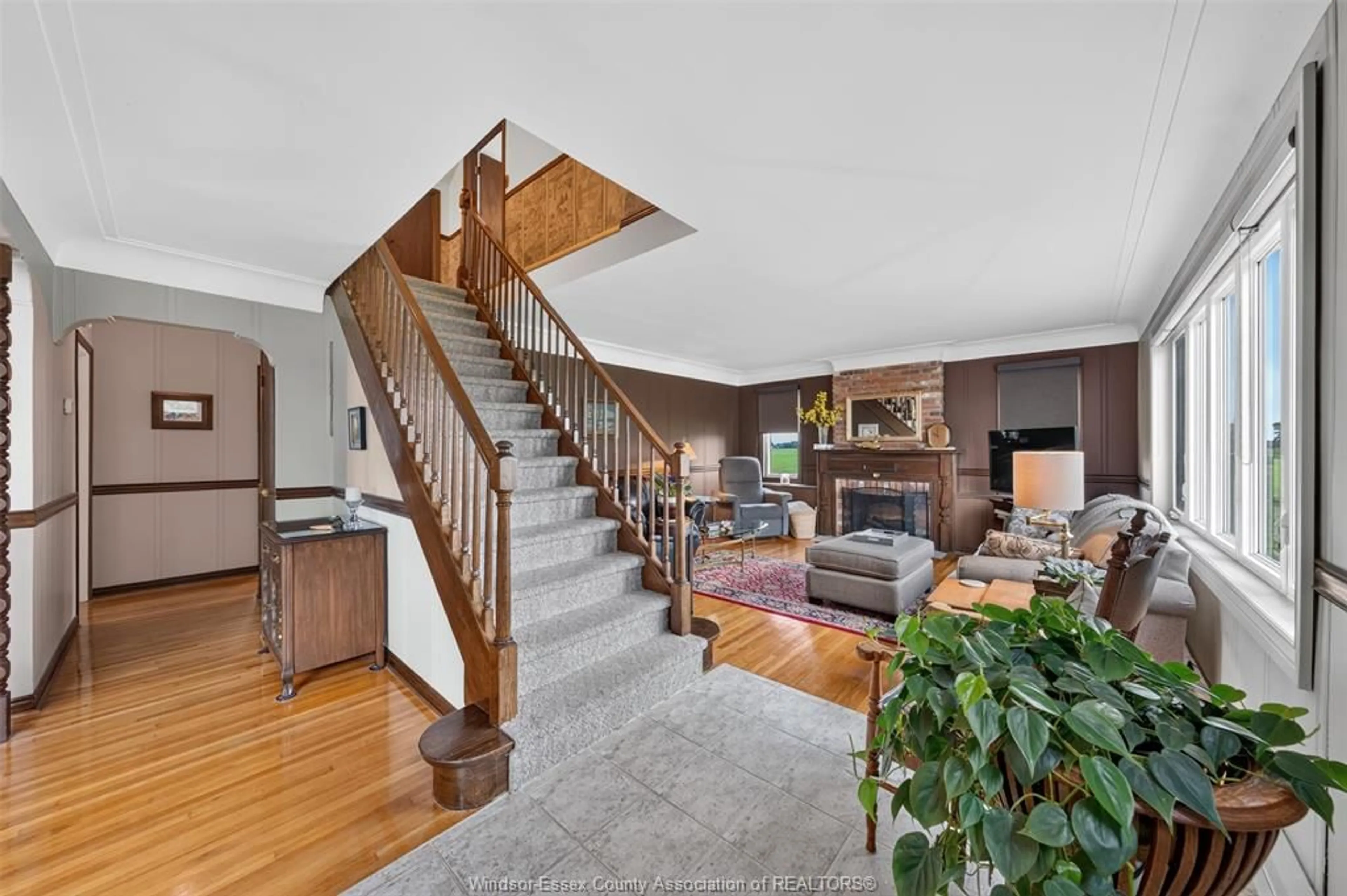 Indoor foyer for 1226 PUCE Rd, Lakeshore Ontario N8M 2X7