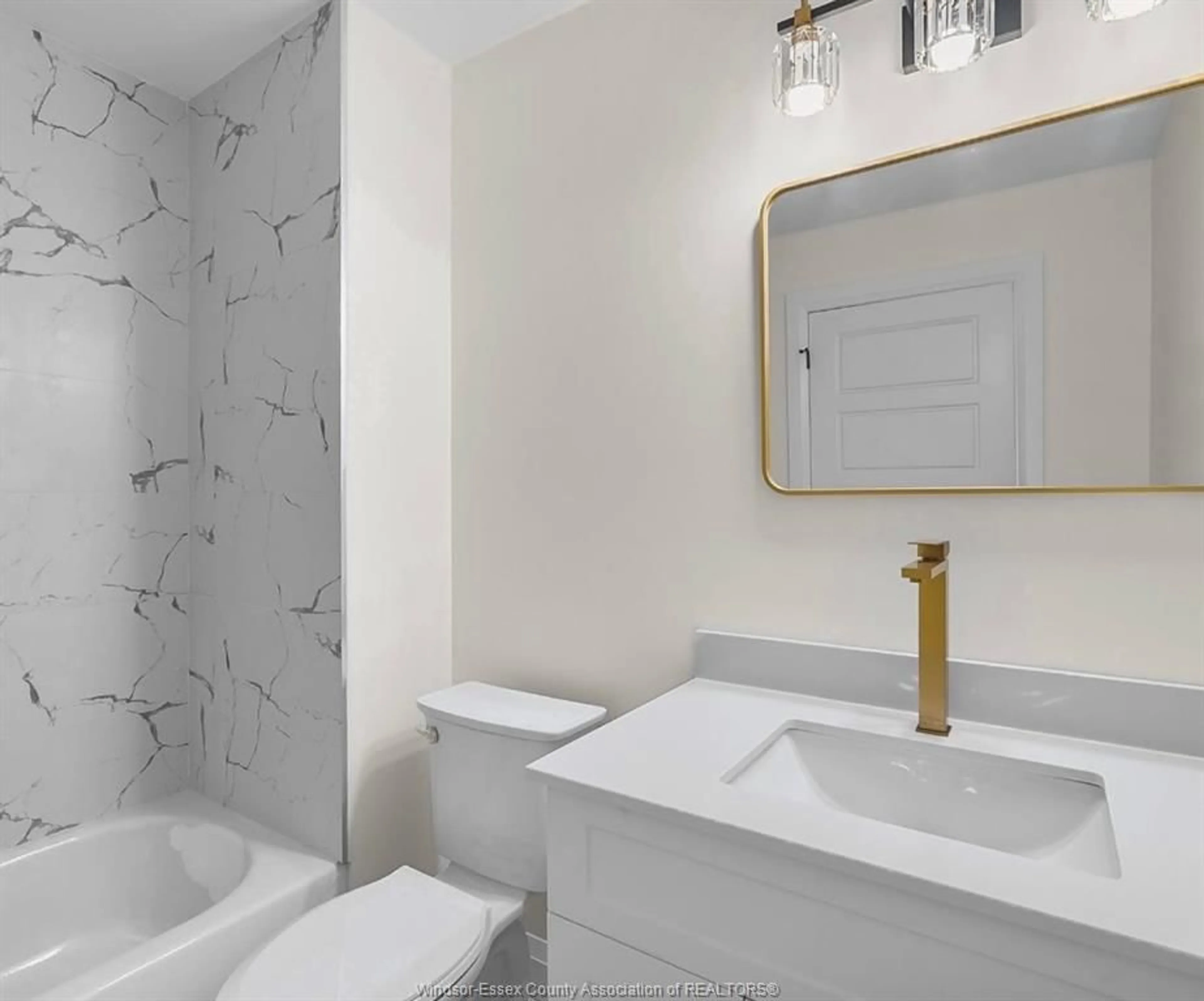 Contemporary bathroom, ceramic/tile floor for 1979 BUCKINGHAM, Windsor Ontario N8T 2A9