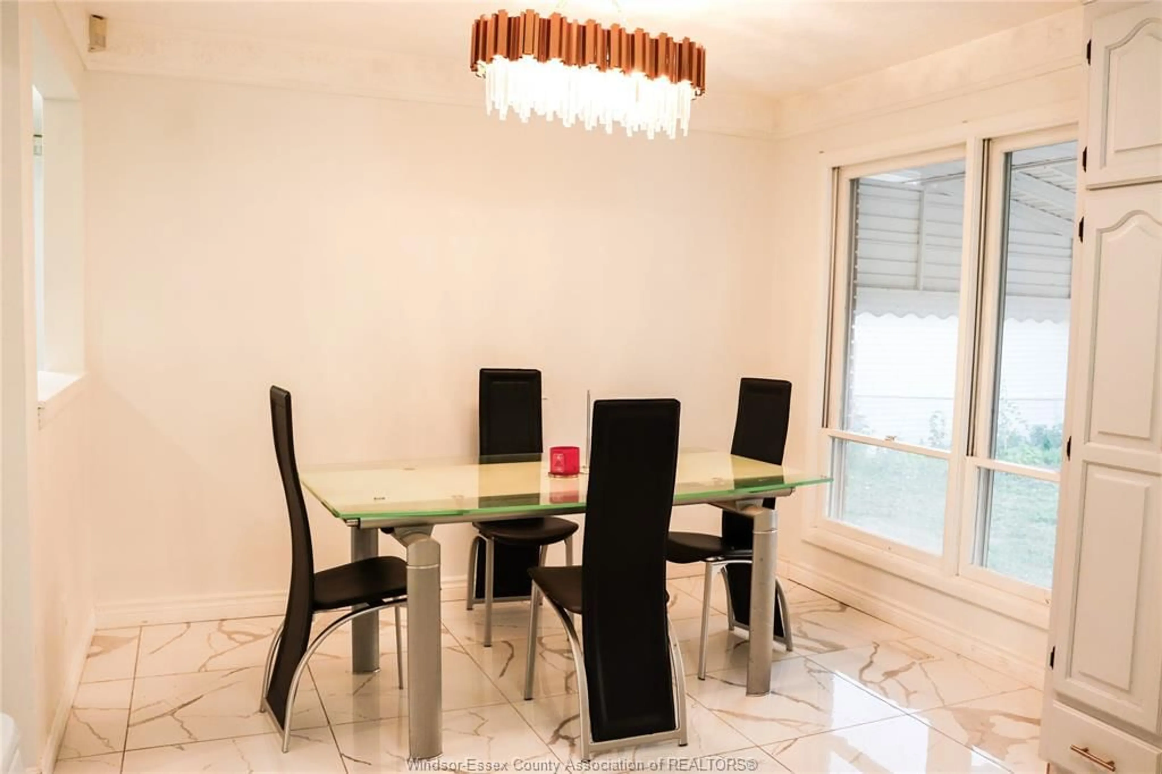 Dining room, ceramic/tile floor for 951 RIVERDALE, Windsor Ontario N8S 4C4