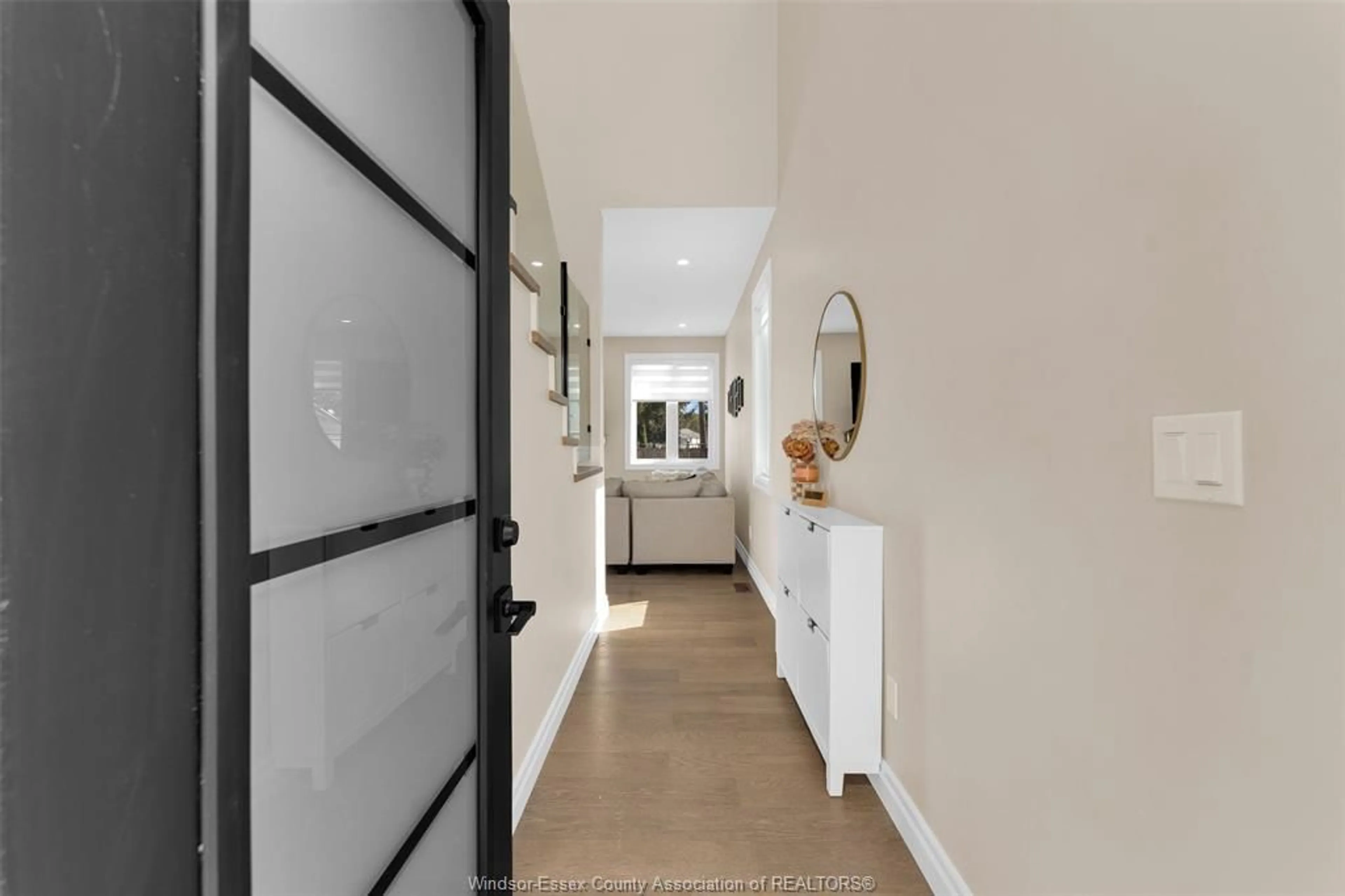 Indoor entryway for 295 GEORGE St, Amherstburg Ontario N9V 2G3