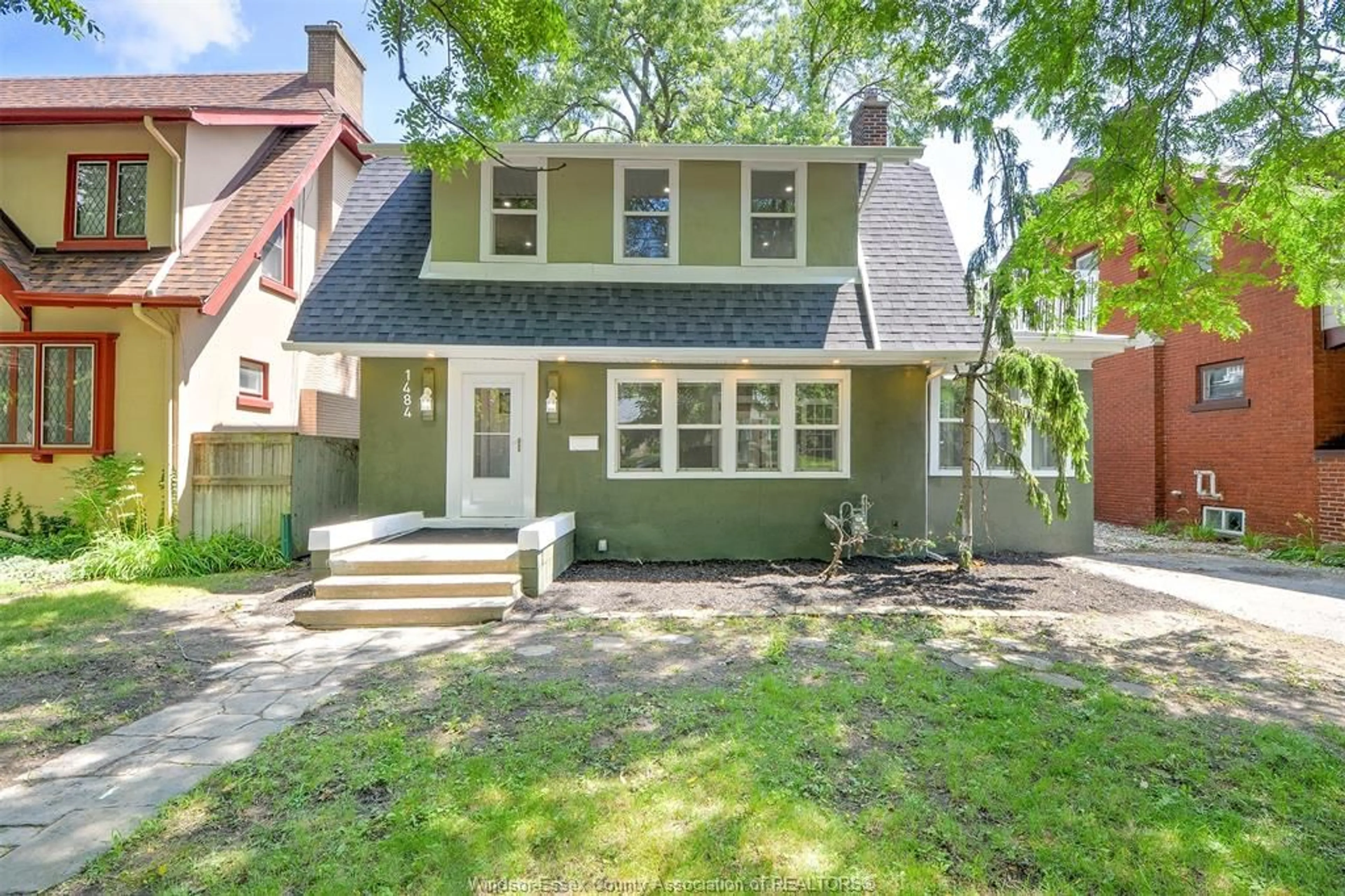 Home with vinyl exterior material, street for 1484 VICTORIA Ave, Windsor Ontario N8X 1P3