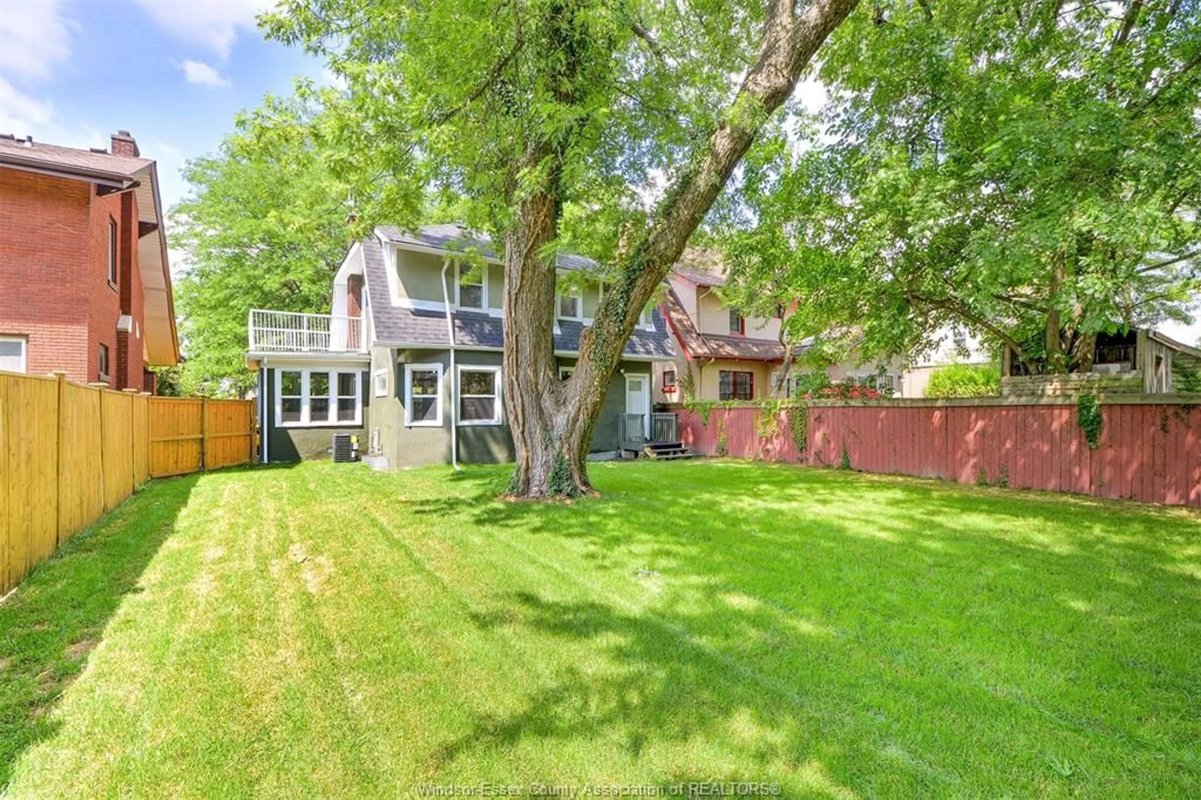 A pic from outside/outdoor area/front of a property/back of a property/a pic from drone, street for 1484 VICTORIA Ave, Windsor Ontario N8X 1P3
