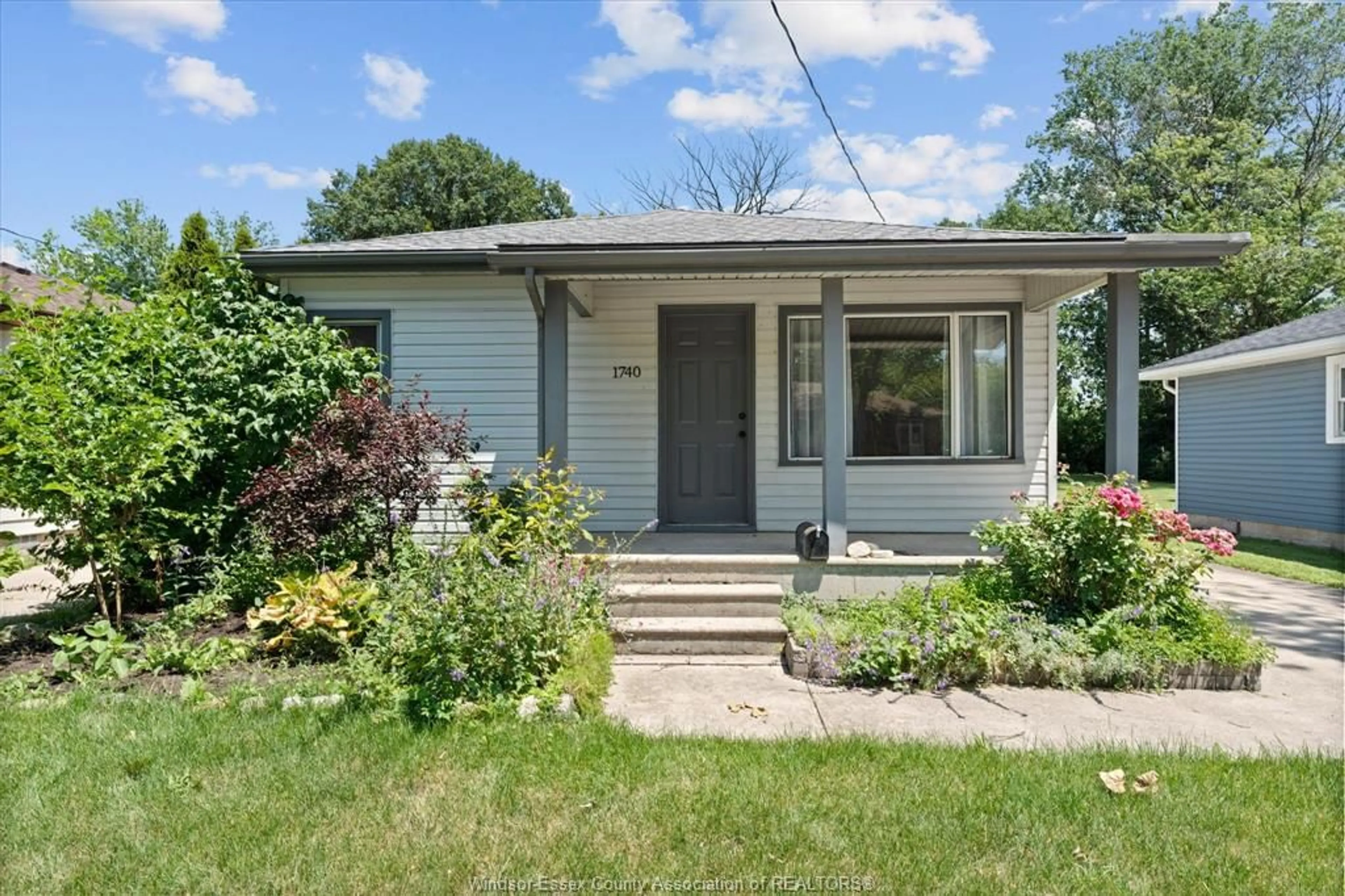 Home with vinyl exterior material, street for 1740 JEFFERSON, Windsor Ontario N8T 2V7
