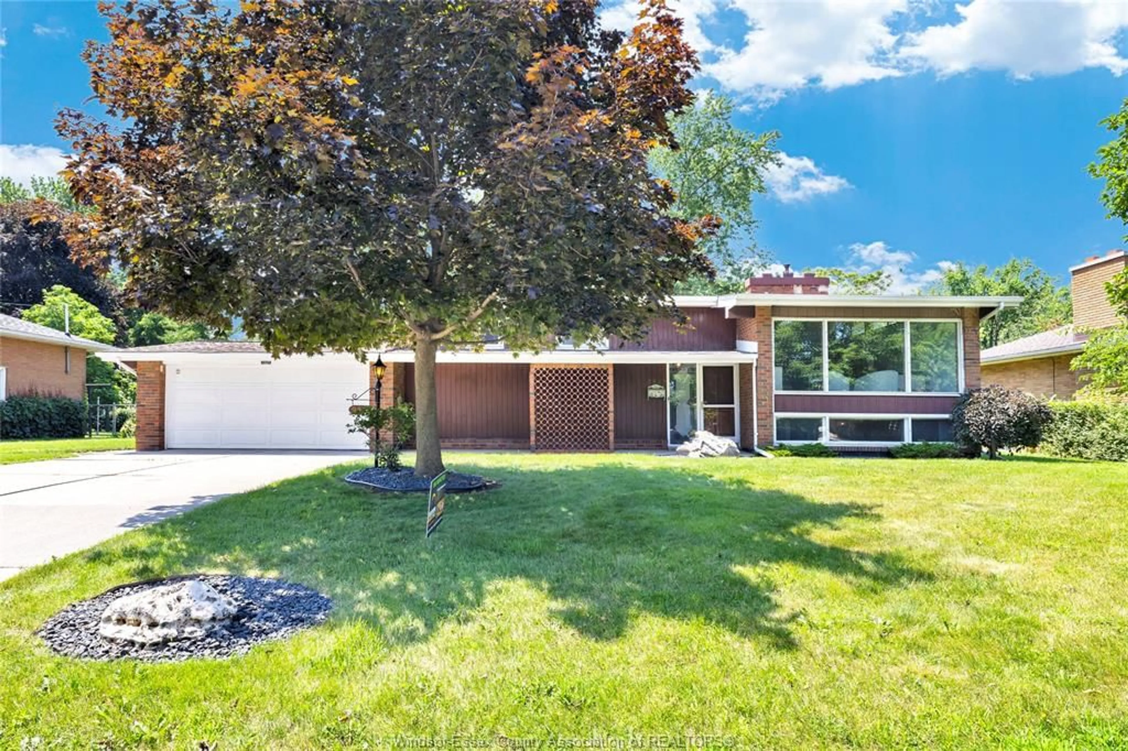 Home with vinyl exterior material, street for 2849 BYNG Rd, Windsor Ontario N8W 3G5