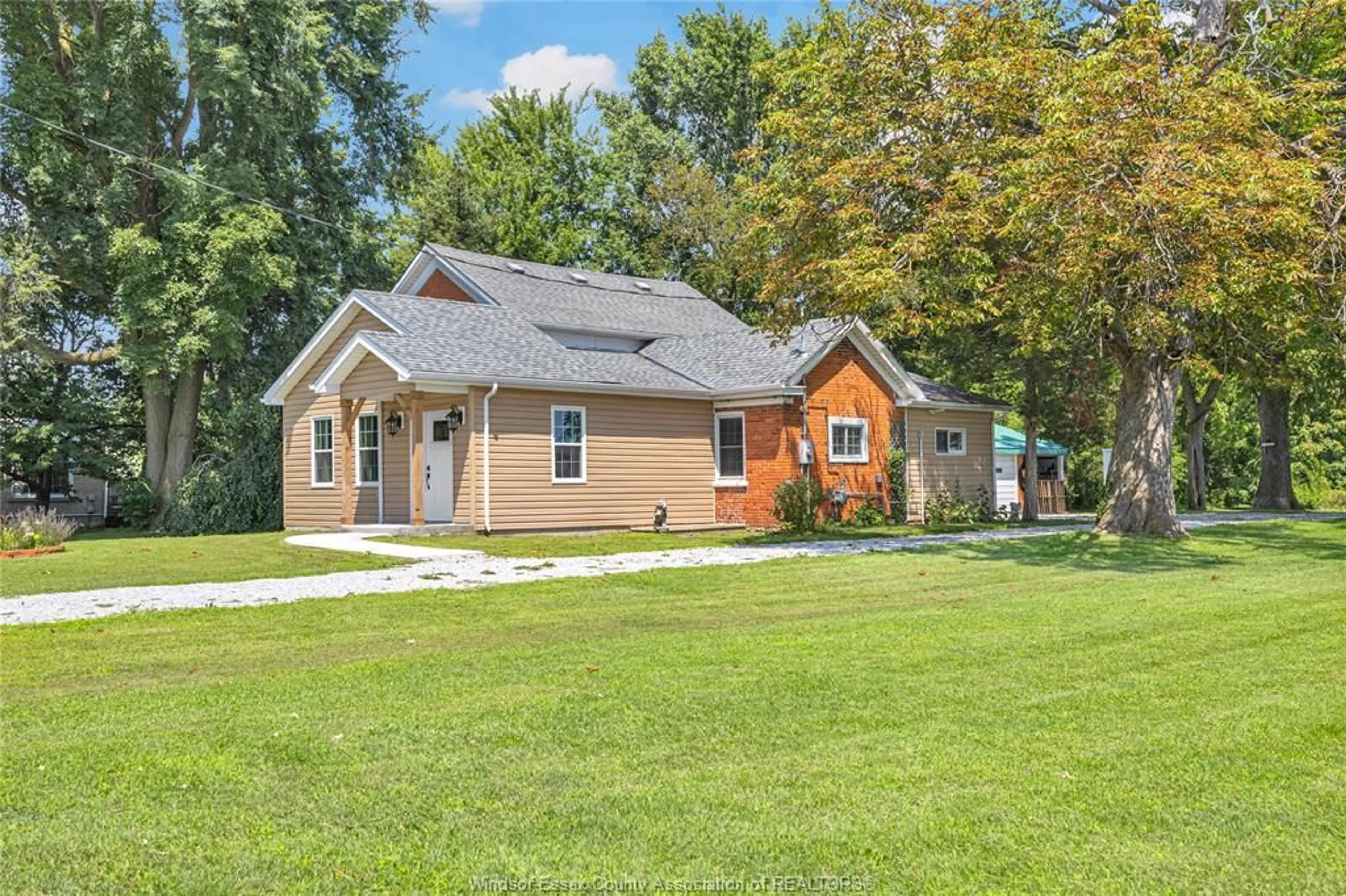 Home with vinyl exterior material, street for 458 COUNTY RD 34, Kingsville Ontario N8M 2X5