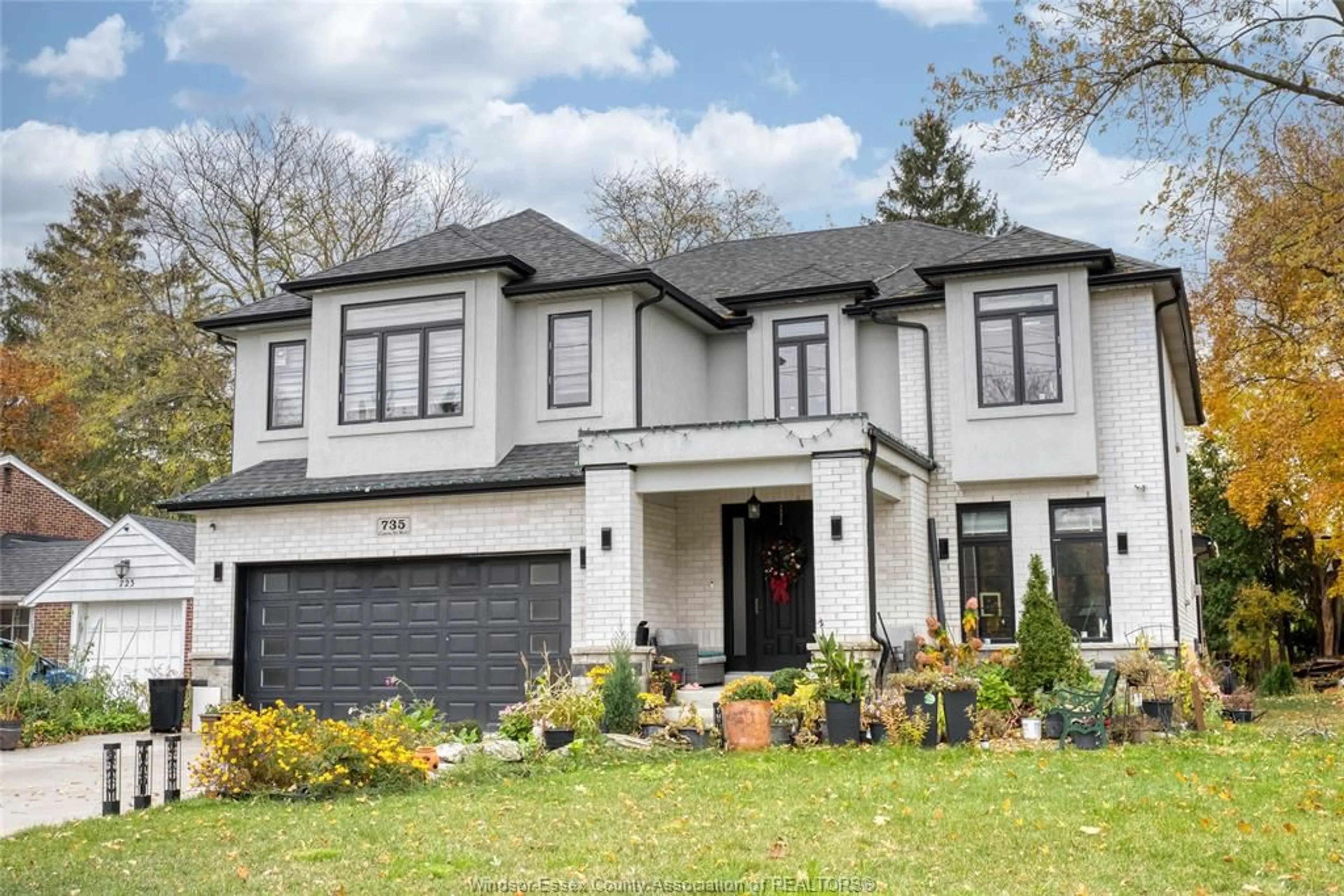 Home with brick exterior material, street for 735 CABANA Rd, Windsor Ontario N9G 1B5
