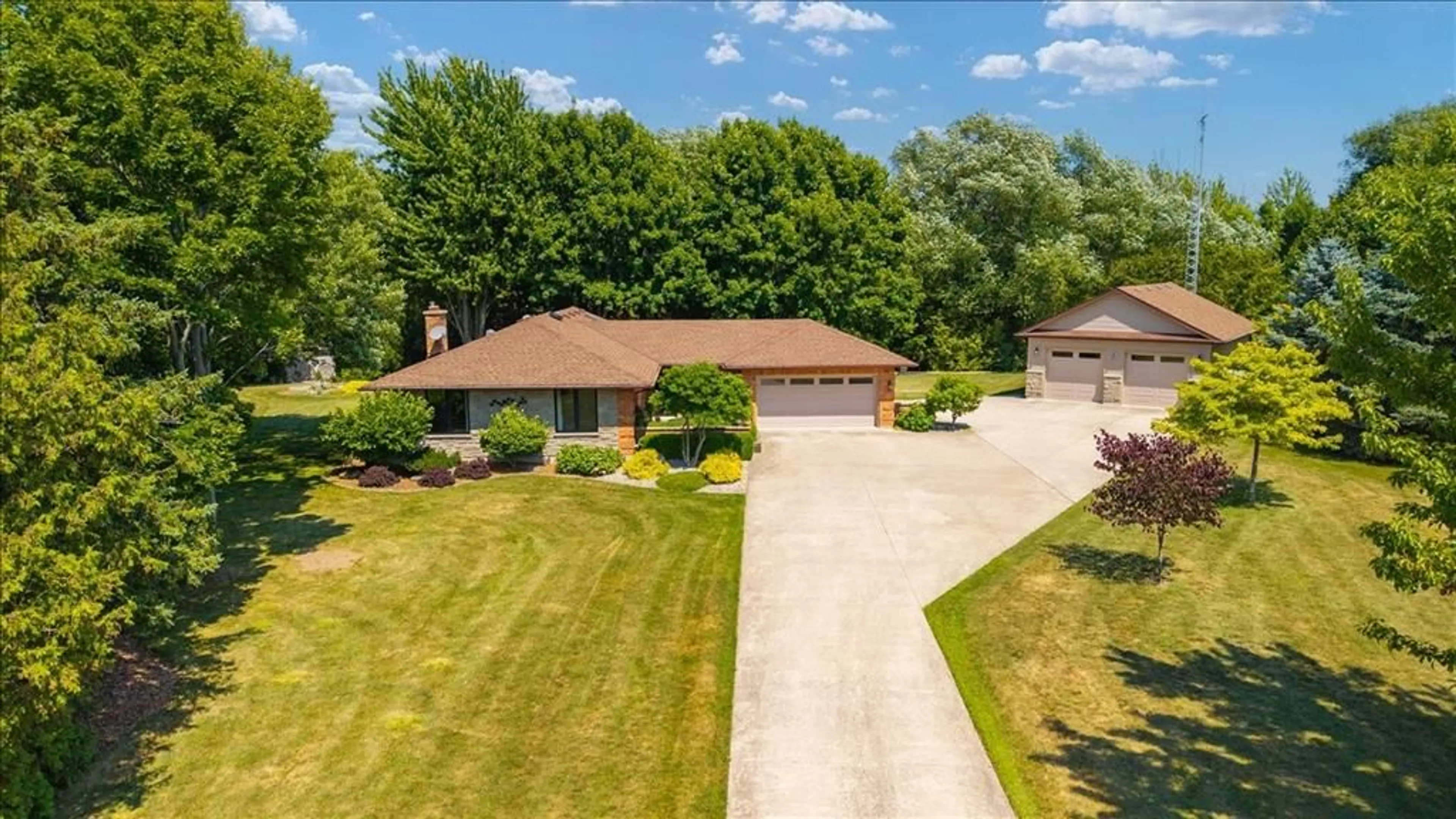 A pic from outside/outdoor area/front of a property/back of a property/a pic from drone, water/lake/river/ocean view for 4350 BLUEPOINT Dr, Plympton-Wyoming Ontario N0N 1J6