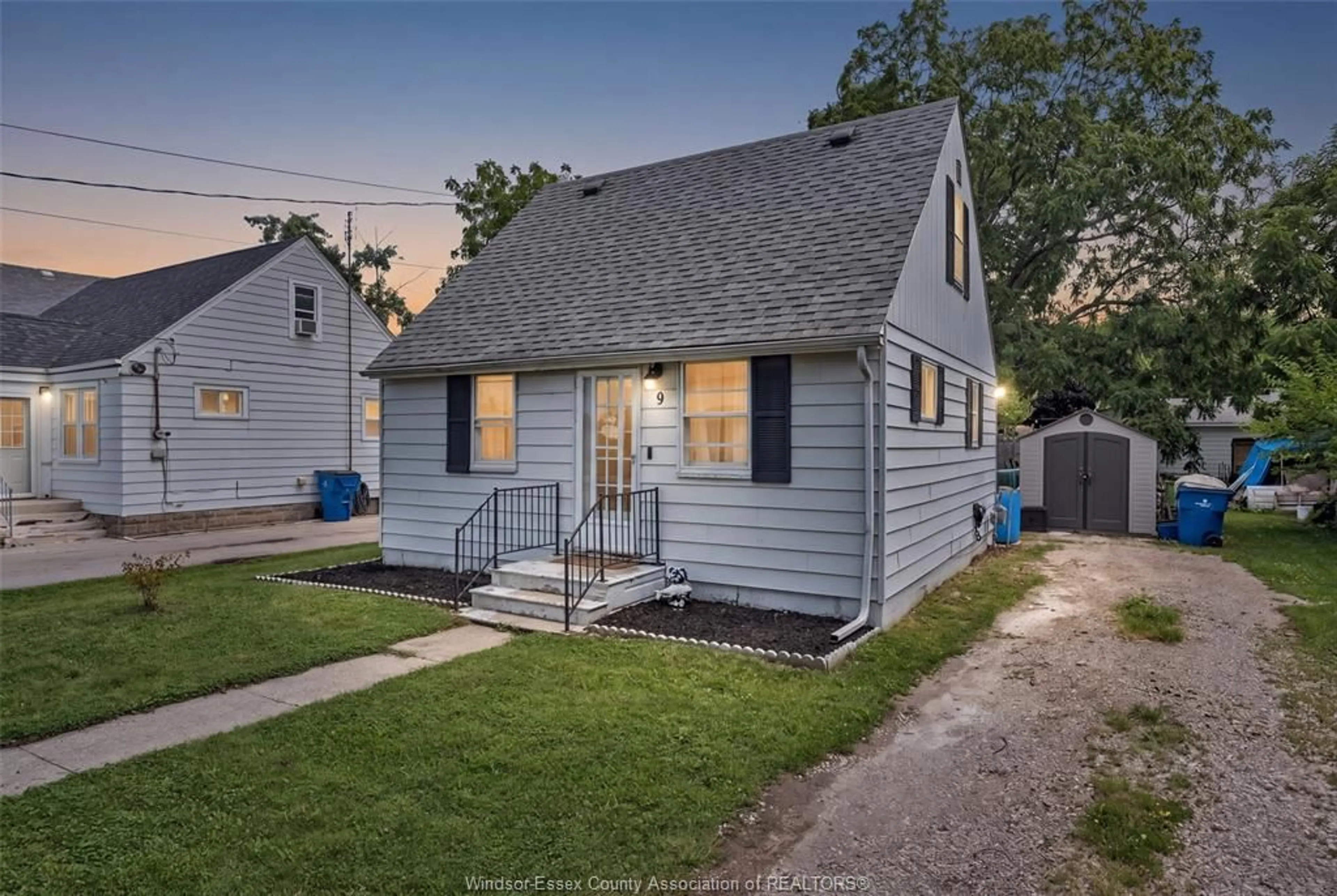 Home with vinyl exterior material, street for 9 CATHCART, Tilbury Ontario N0P 2L0