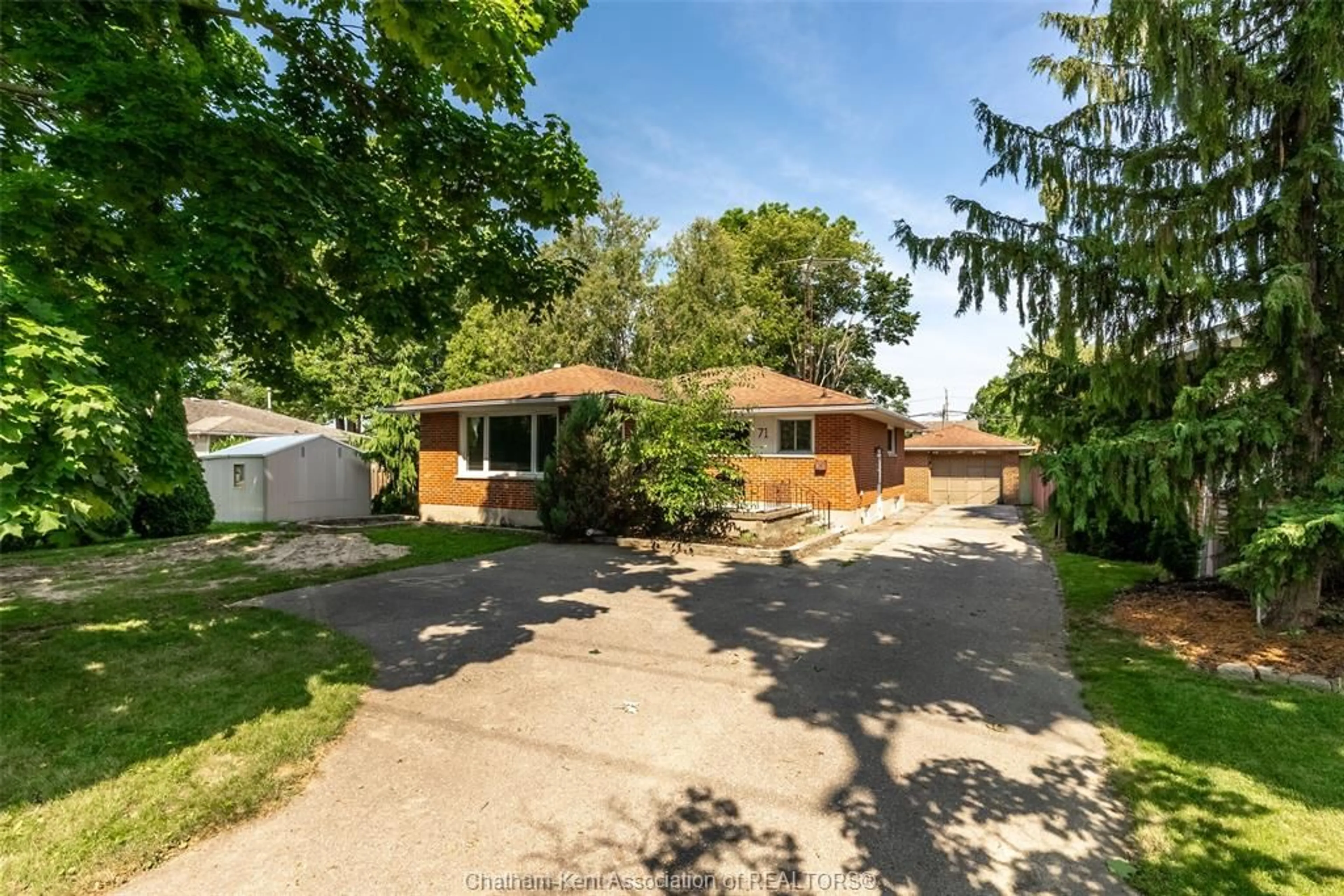 A pic from outside/outdoor area/front of a property/back of a property/a pic from drone, street for 71 McFarlane Dr, Chatham Ontario N7L 2K3