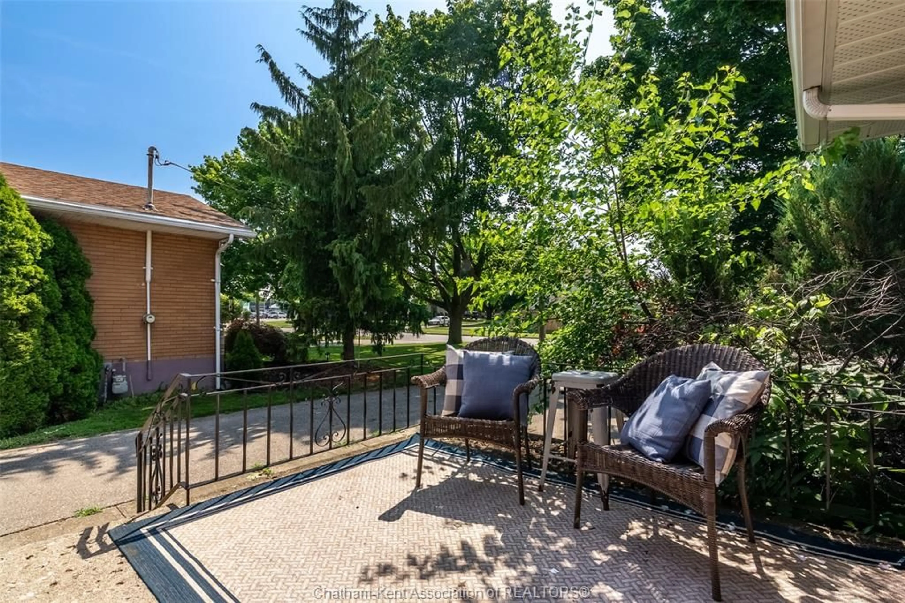 Patio, street for 71 McFarlane Dr, Chatham Ontario N7L 2K3