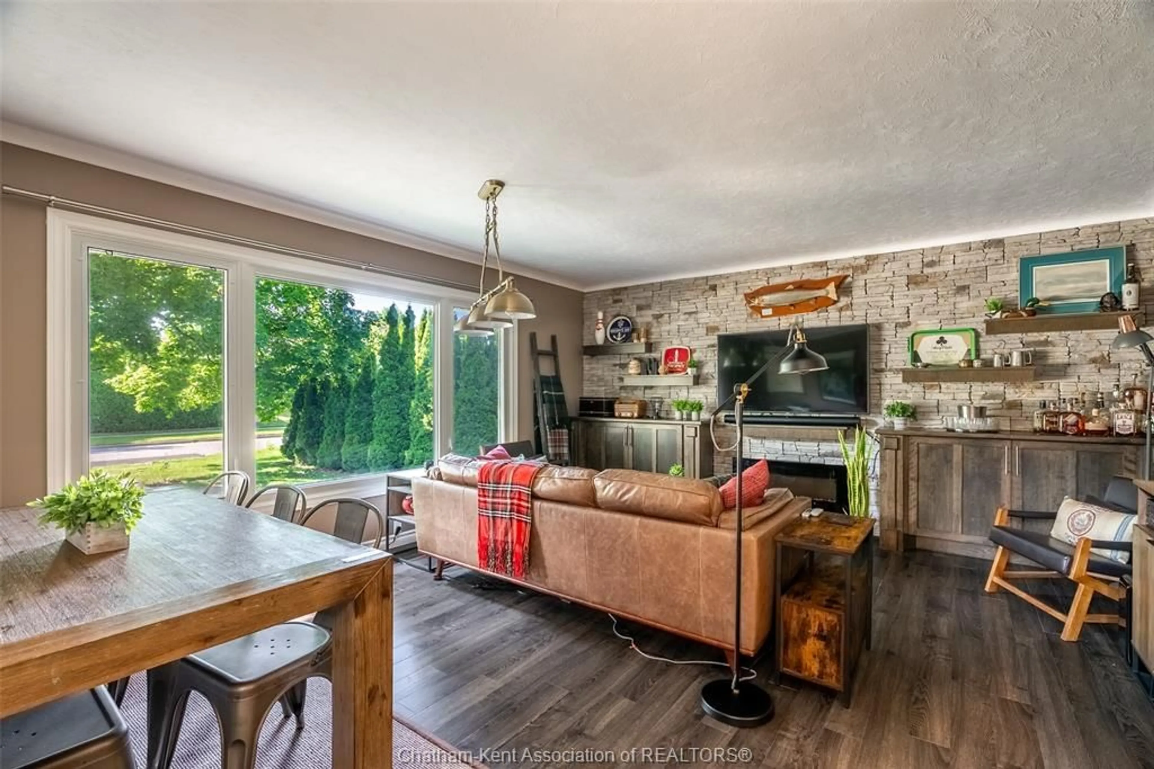 Living room with furniture, wood/laminate floor for 71 McFarlane Dr, Chatham Ontario N7L 2K3