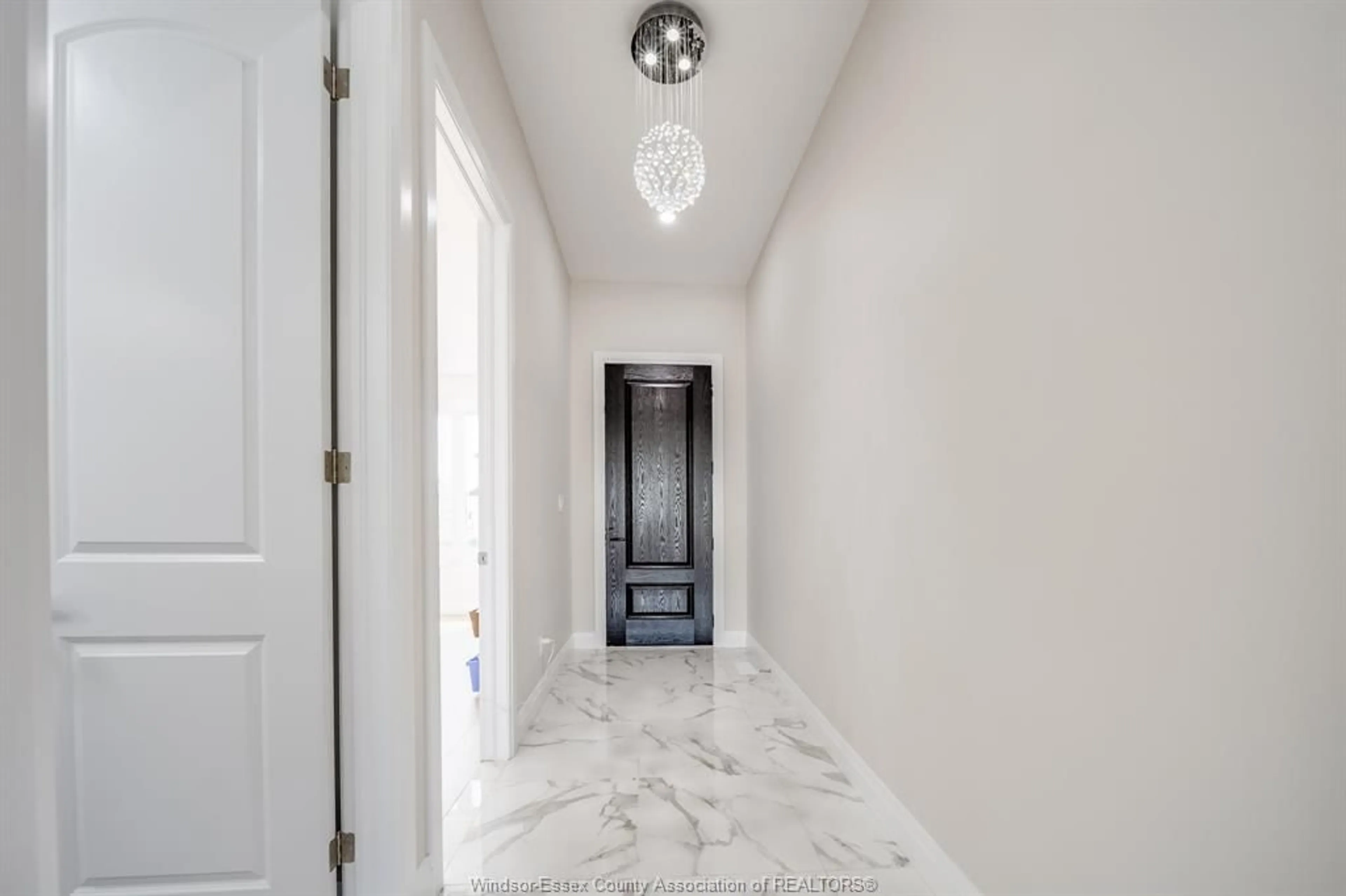 Indoor entryway for 4519 VALERIO CROIS, LaSalle Ontario N9H 0N1