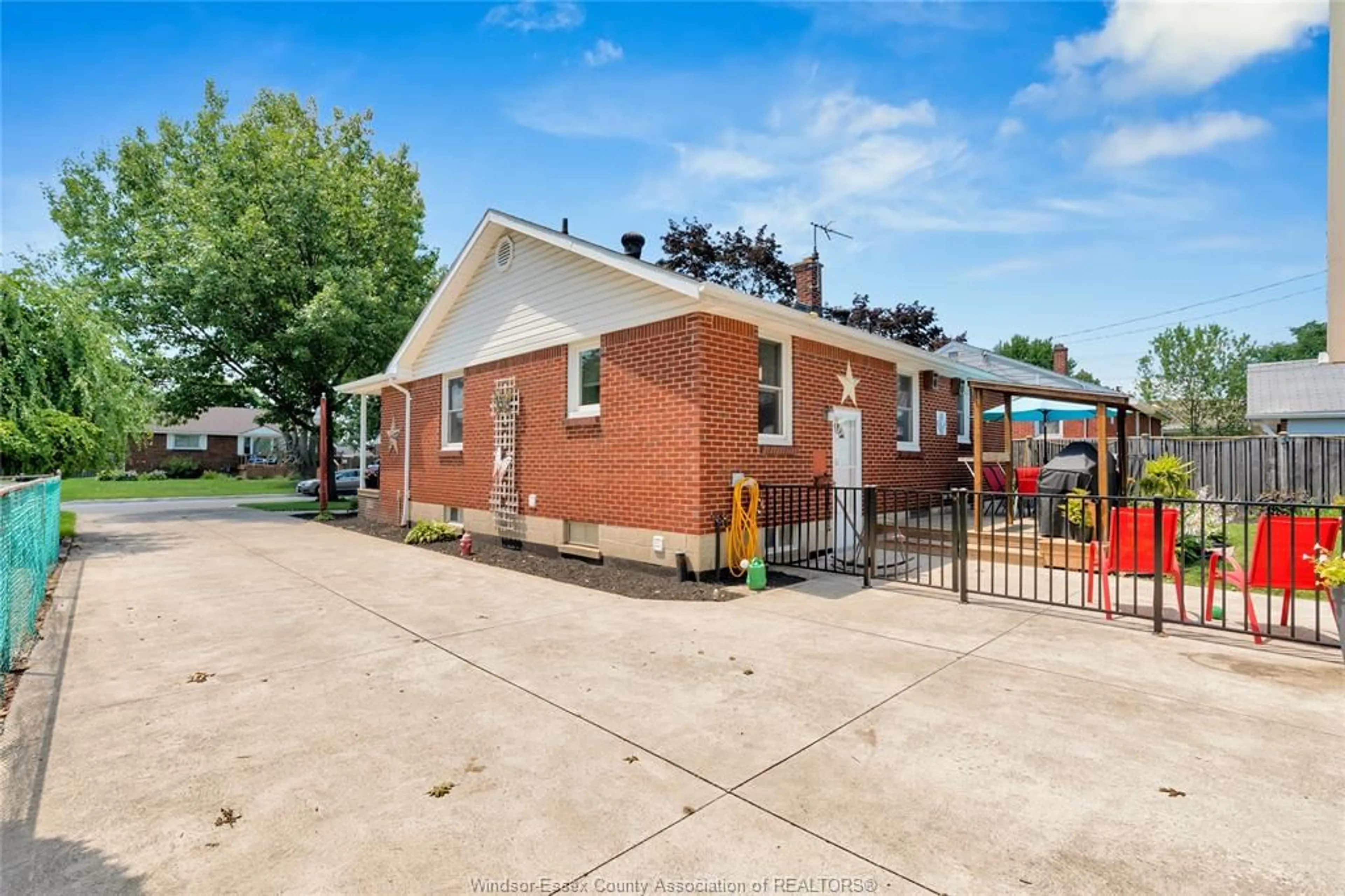Unknown for 2820 Askin Ave, Windsor Ontario N9E 3H9