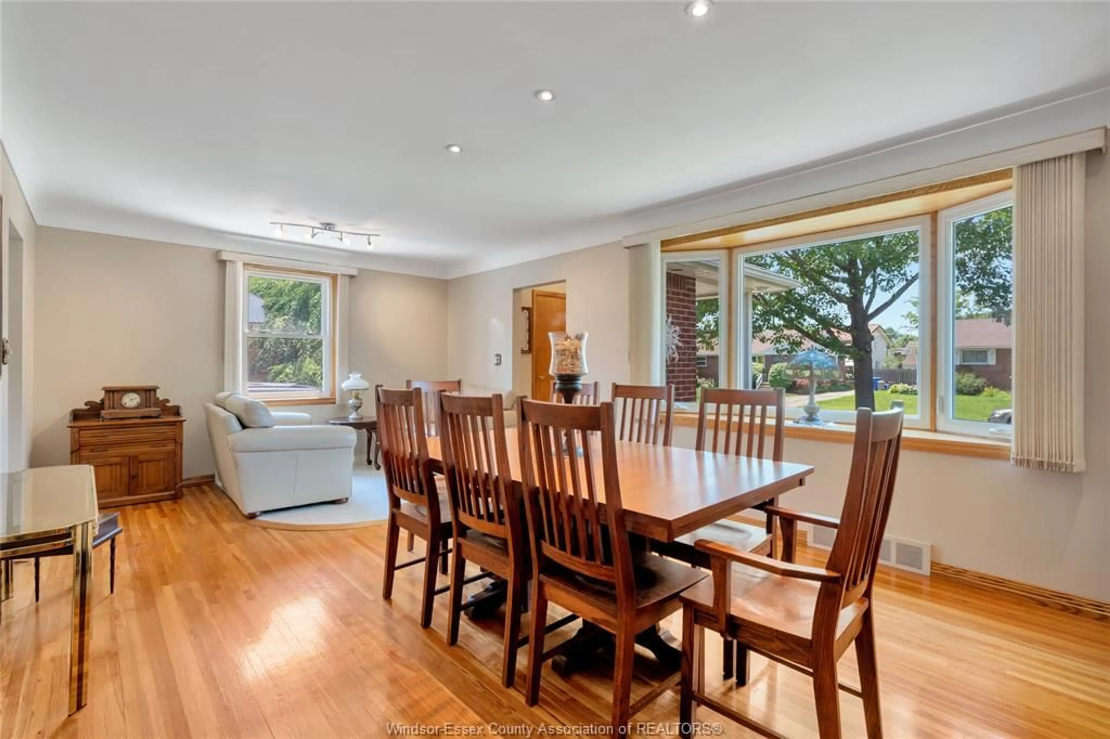 Dining room, wood/laminate floor for 2820 Askin Ave, Windsor Ontario N9E 3H9