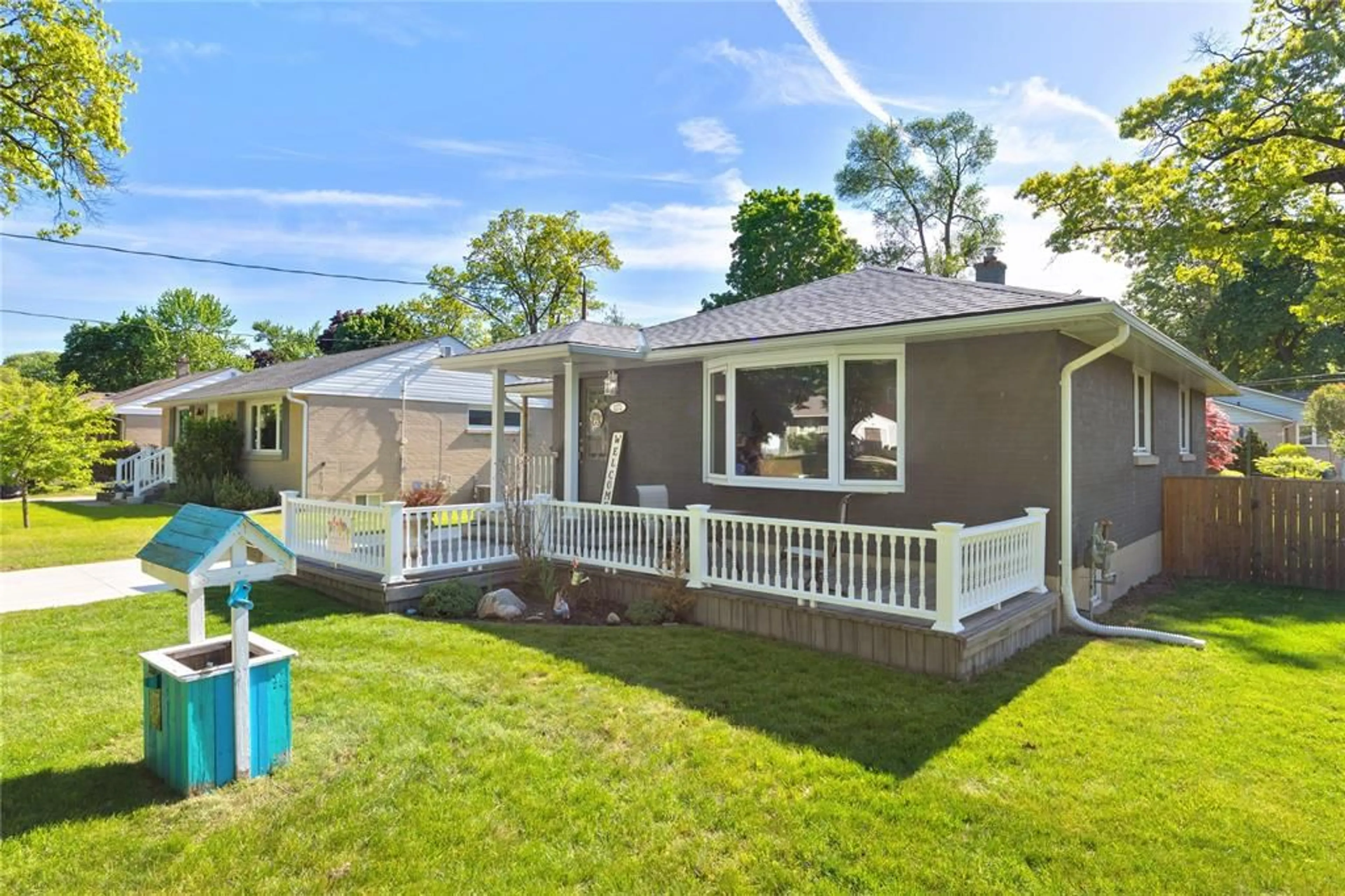 Home with vinyl exterior material, street for 1272 CORAL Way, Sarnia Ontario N7V 3R8