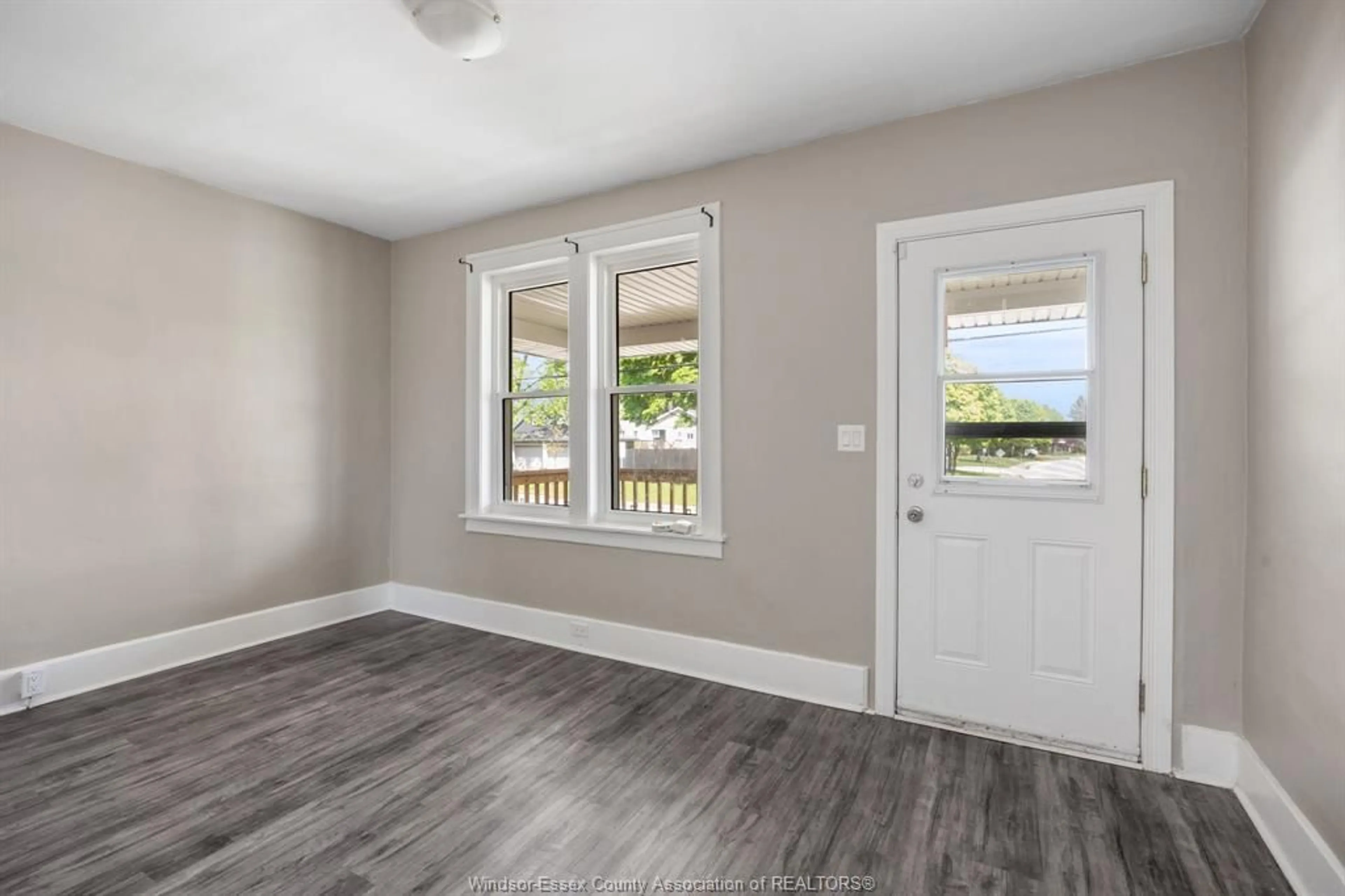 Indoor entryway for 1381-83 WELLINGTON, Windsor Ontario N8X 2C1