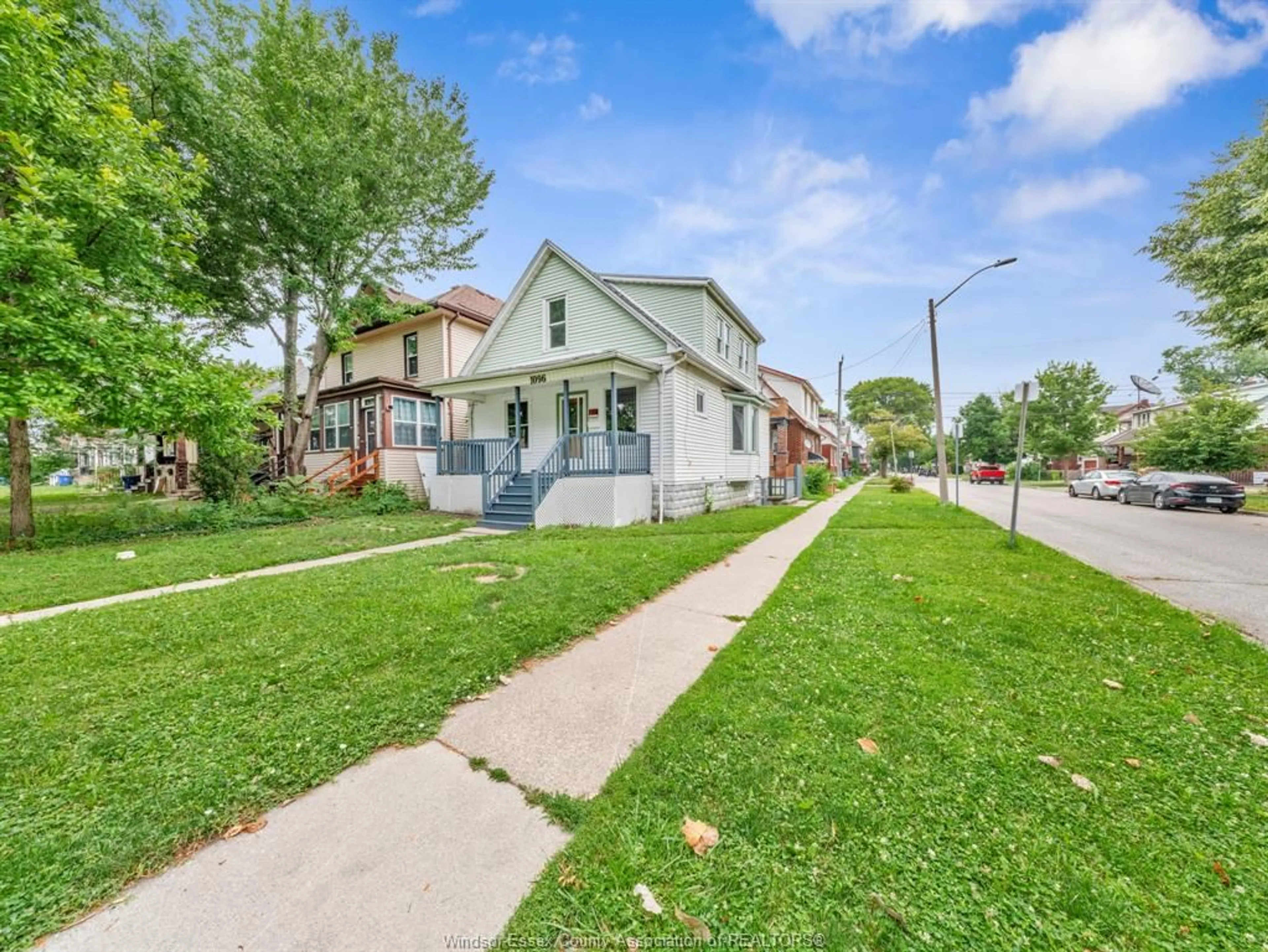 A pic from outside/outdoor area/front of a property/back of a property/a pic from drone, street for 1096 HALL, Windsor Ontario N9A 2M7