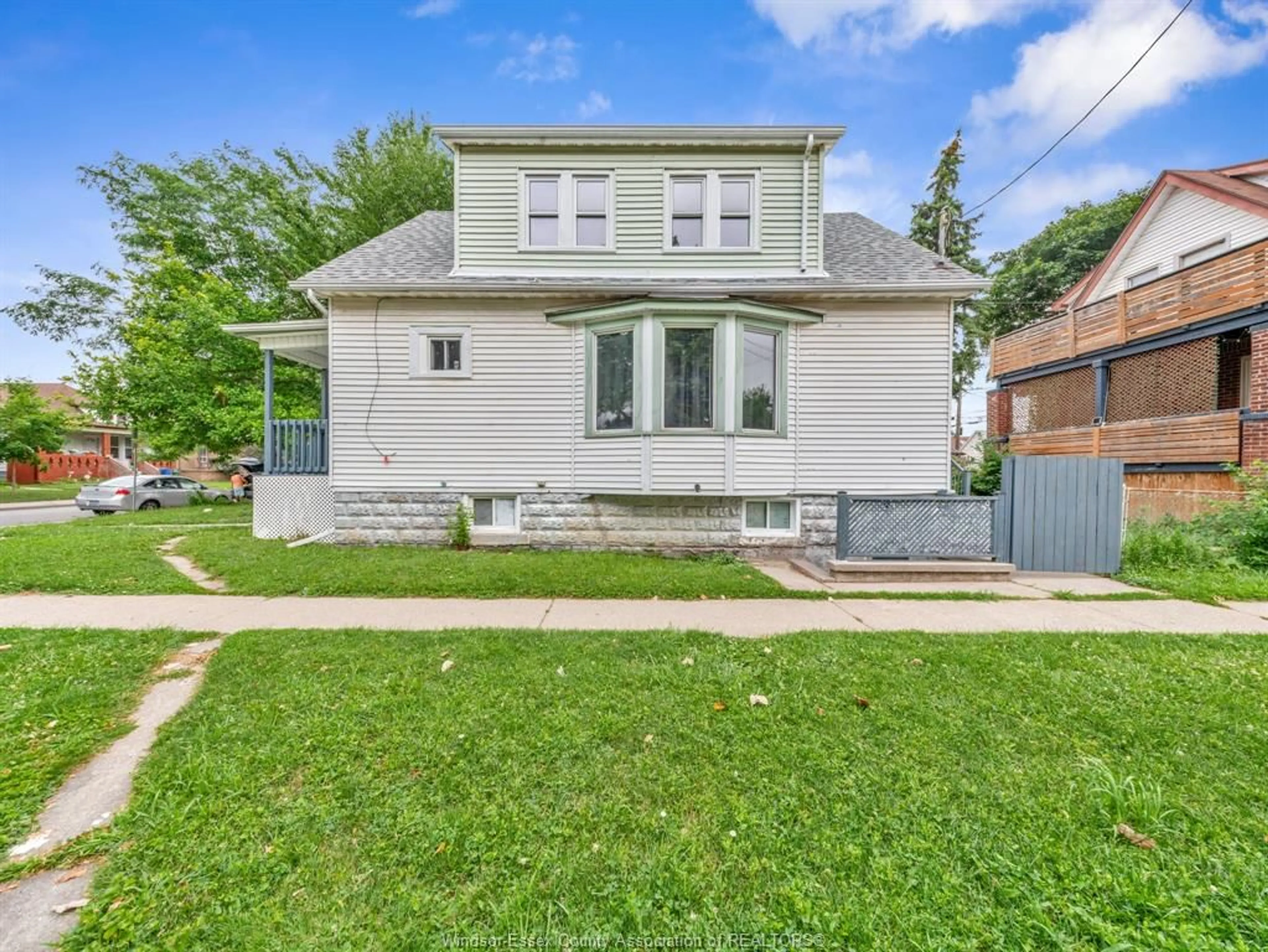 Unknown for 1096 HALL, Windsor Ontario N9A 2M7