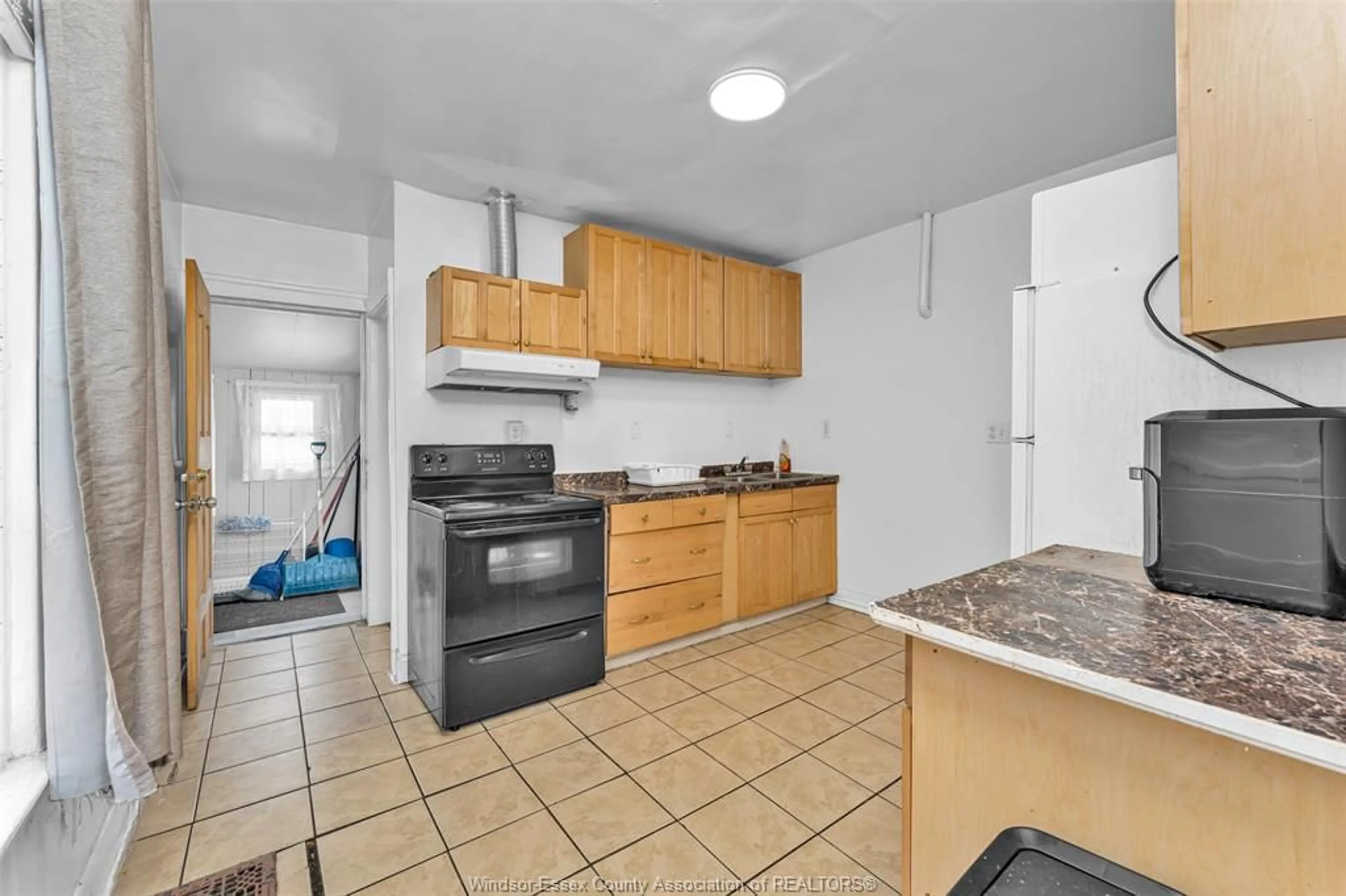 Standard kitchen, unknown for 673 RANDOLPH Ave, Windsor Ontario N9B 2T7
