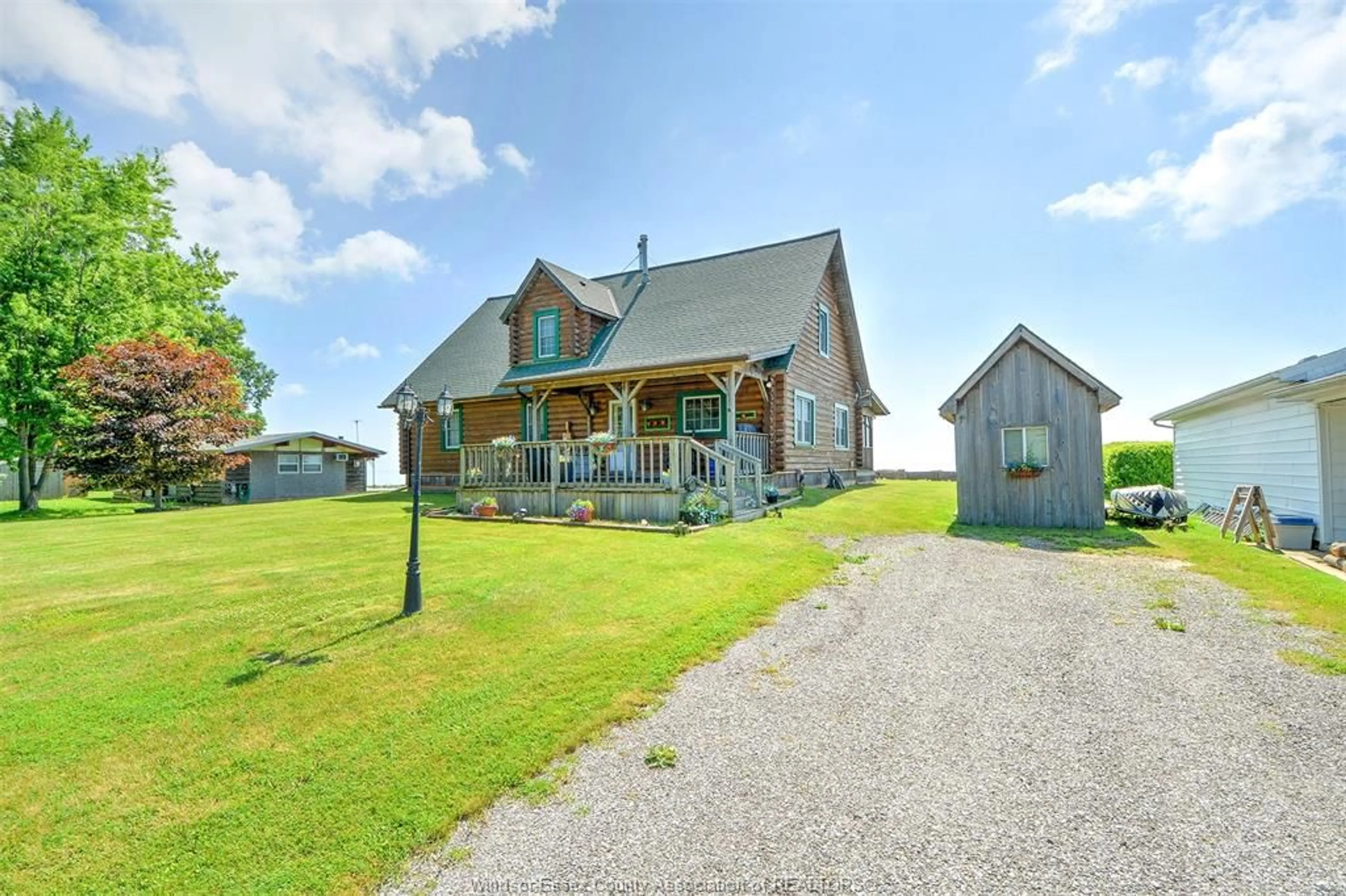 A pic from outside/outdoor area/front of a property/back of a property/a pic from drone, building for 226 COTTERIE Pk, Leamington Ontario N0P 2P0