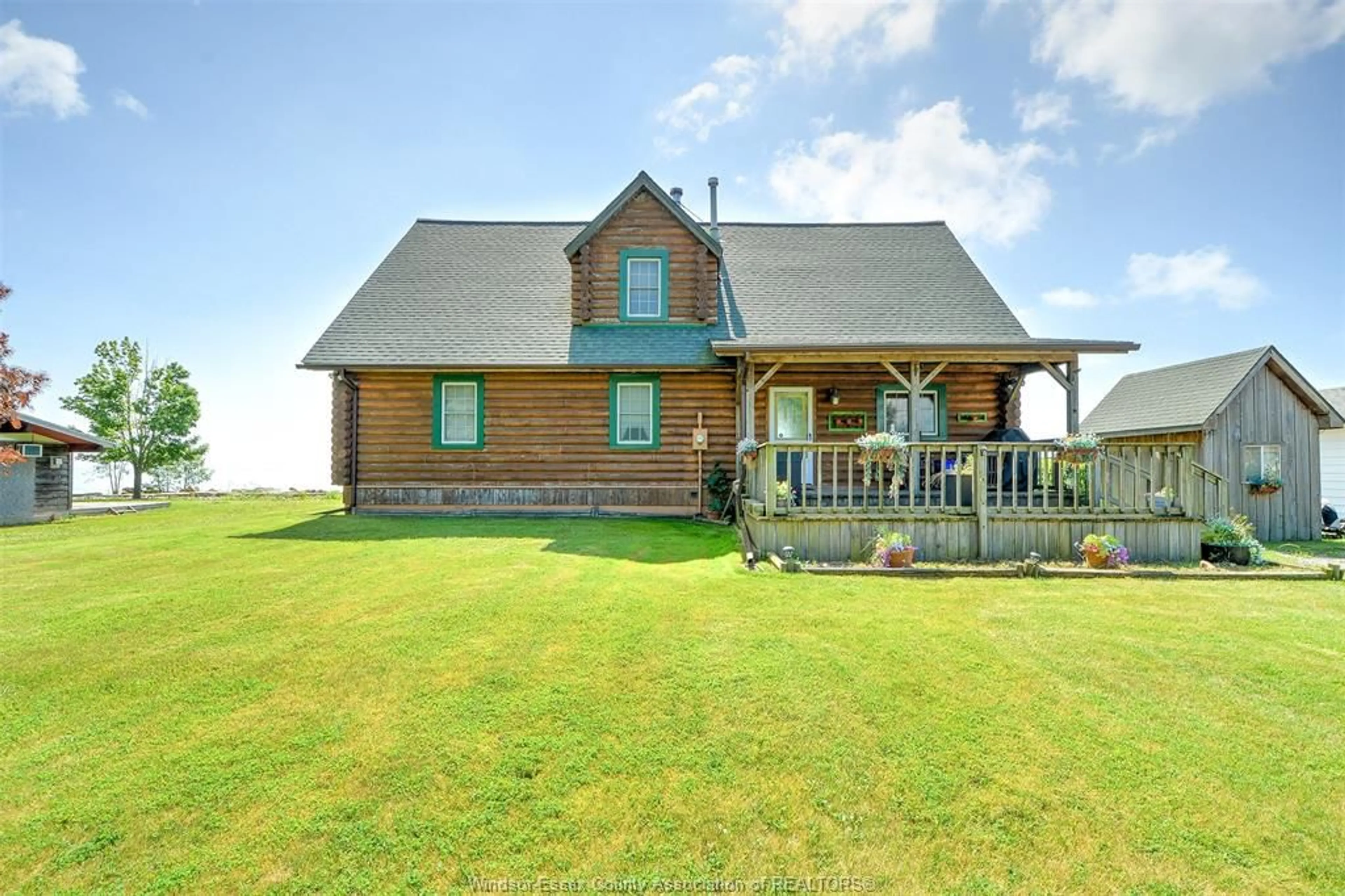 A pic from outside/outdoor area/front of a property/back of a property/a pic from drone, unknown for 226 COTTERIE Pk, Leamington Ontario N0P 2P0