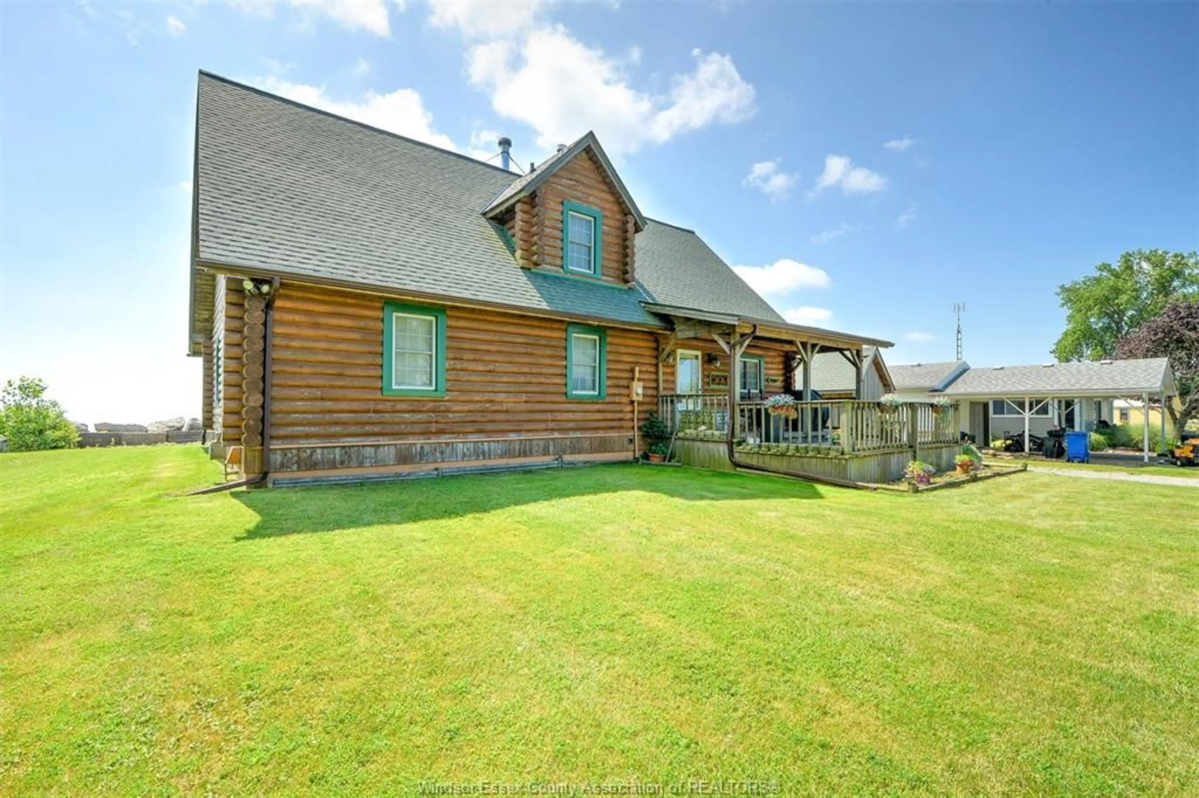 A pic from outside/outdoor area/front of a property/back of a property/a pic from drone, unknown for 226 COTTERIE Pk, Leamington Ontario N0P 2P0