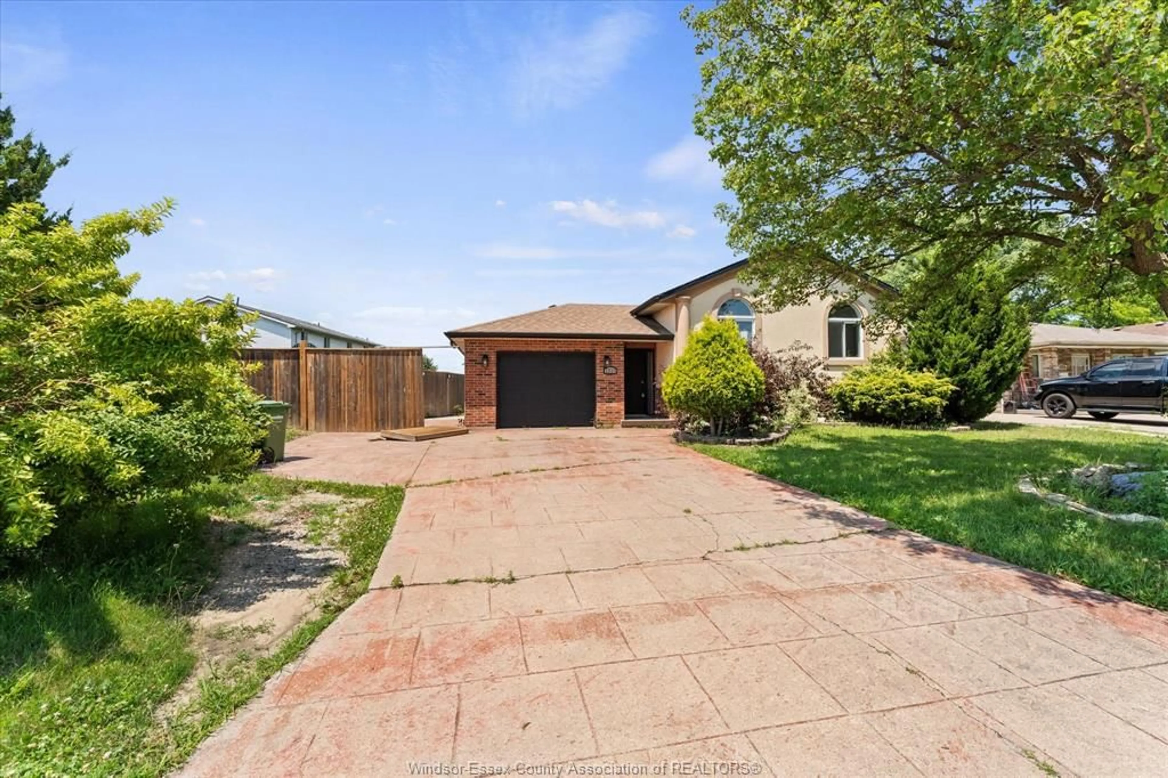 A pic from outside/outdoor area/front of a property/back of a property/a pic from drone, street for 1320 HANSEN Cres, Windsor Ontario N8W 5M8