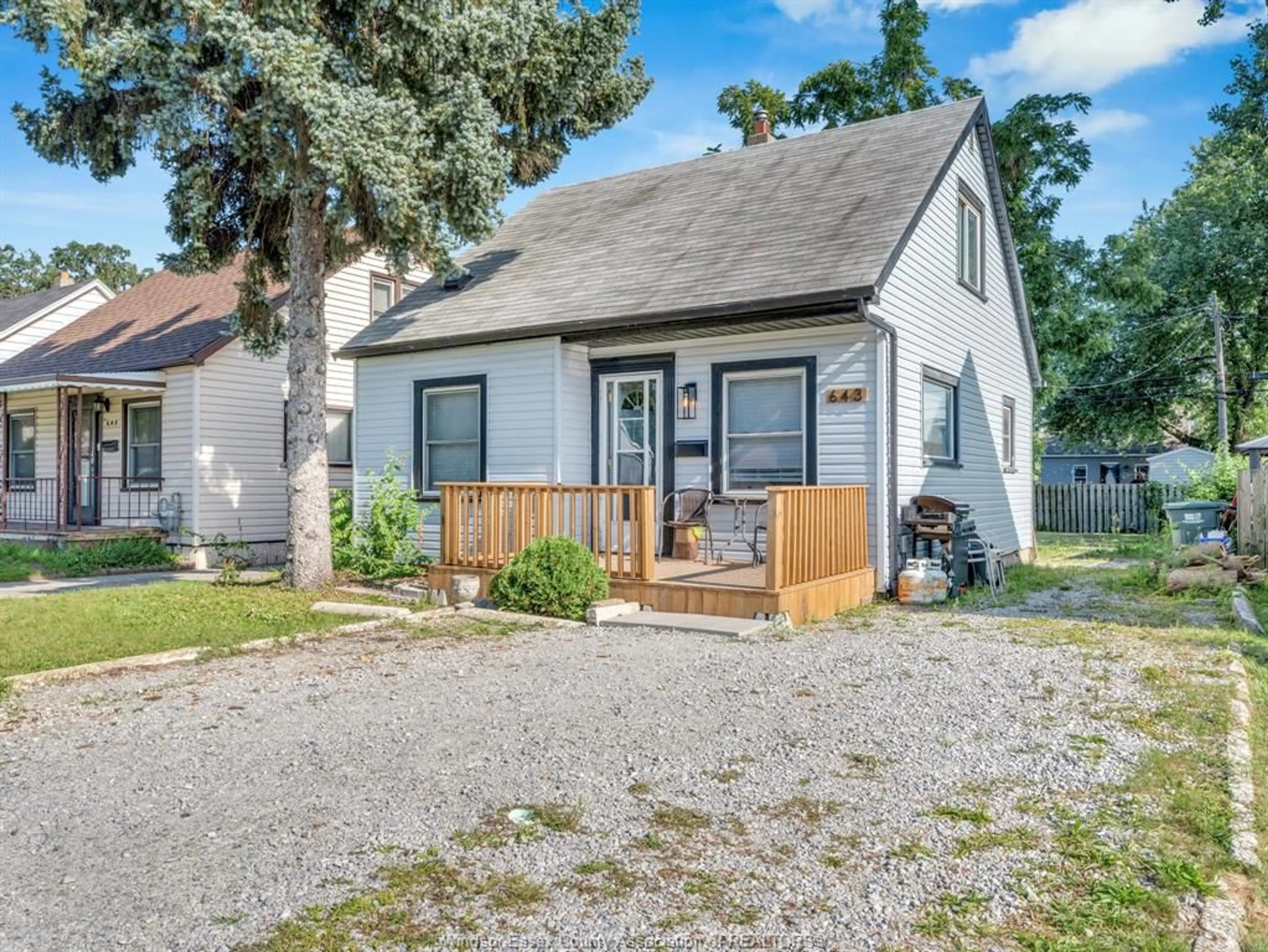 Unknown for 643 CHARLES St, Windsor Ontario N8X 3G6