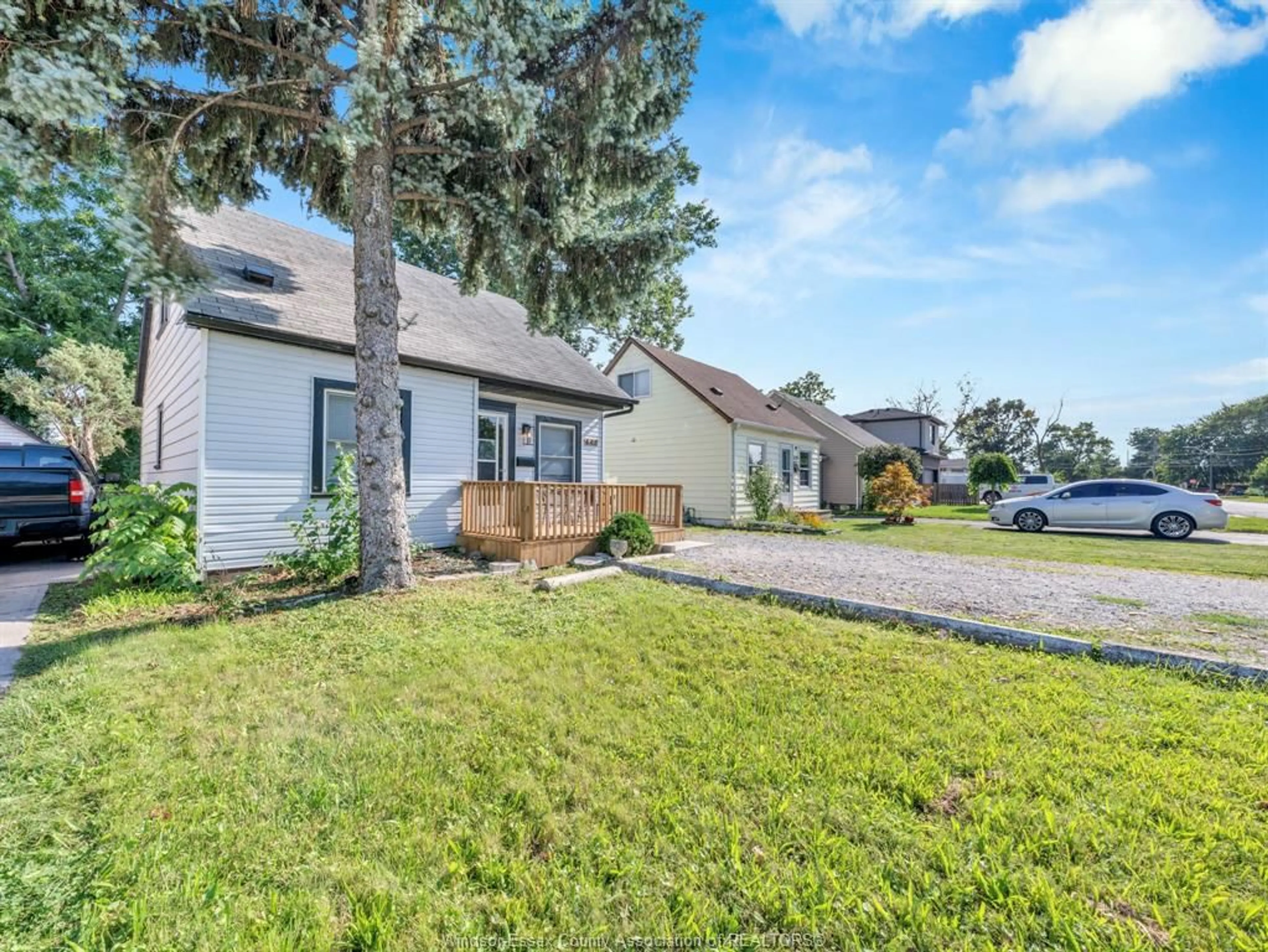 A pic from outside/outdoor area/front of a property/back of a property/a pic from drone, street for 643 CHARLES St, Windsor Ontario N8X 3G6