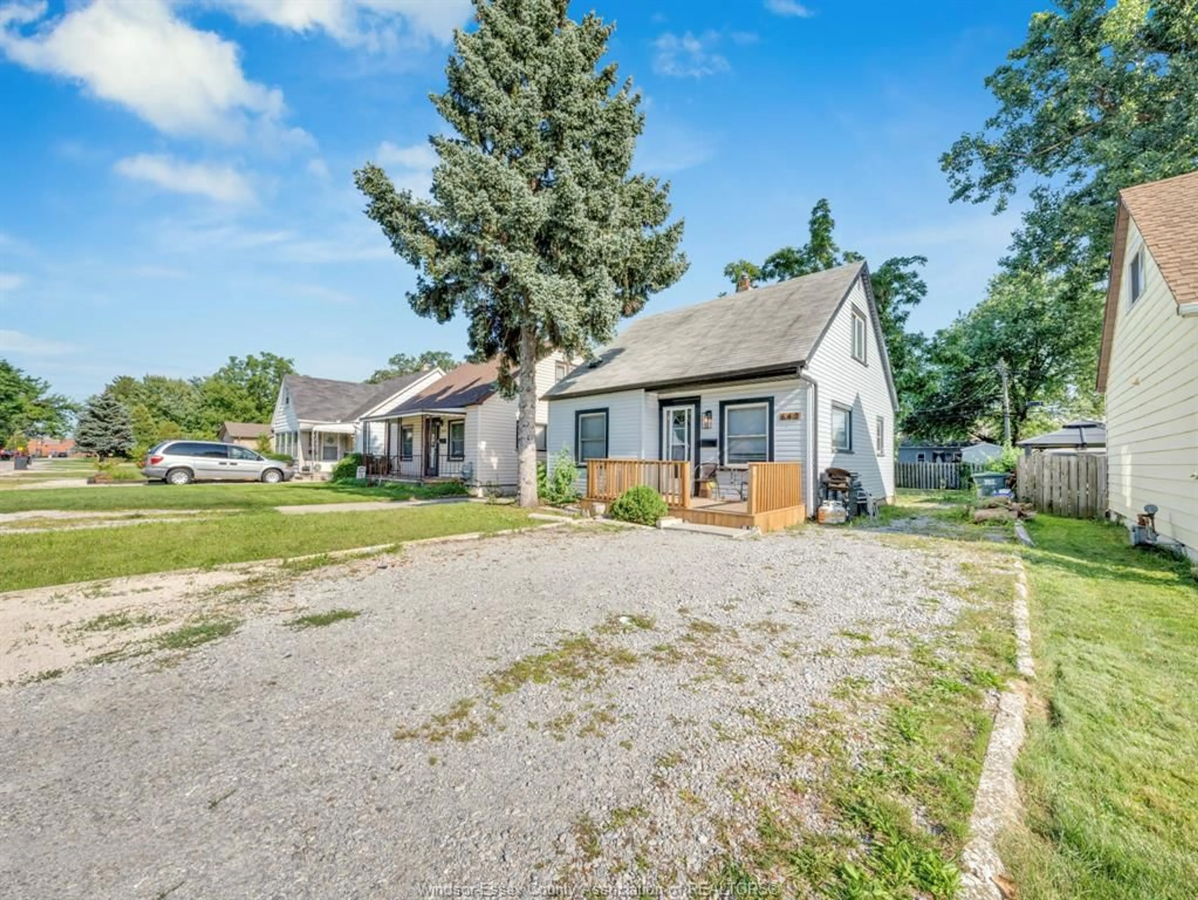 A pic from outside/outdoor area/front of a property/back of a property/a pic from drone, street for 643 CHARLES St, Windsor Ontario N8X 3G6